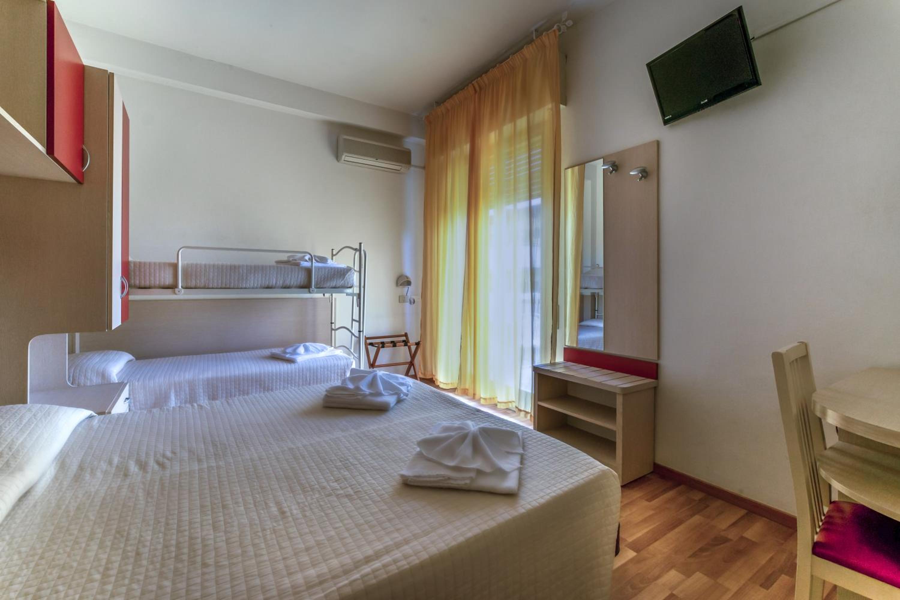 Quadruple Room - Photo 3