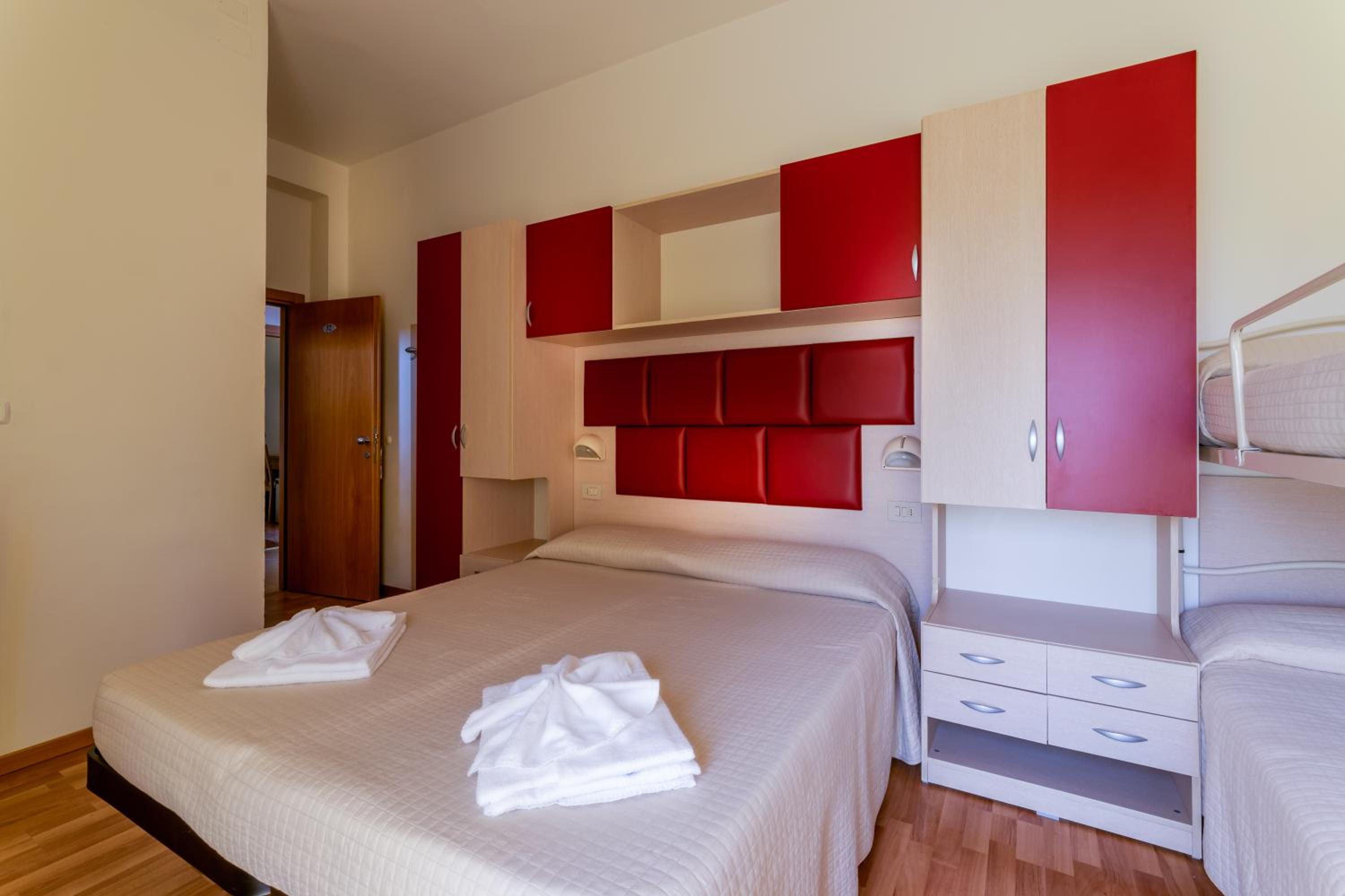 Quadruple Room - Photo 2