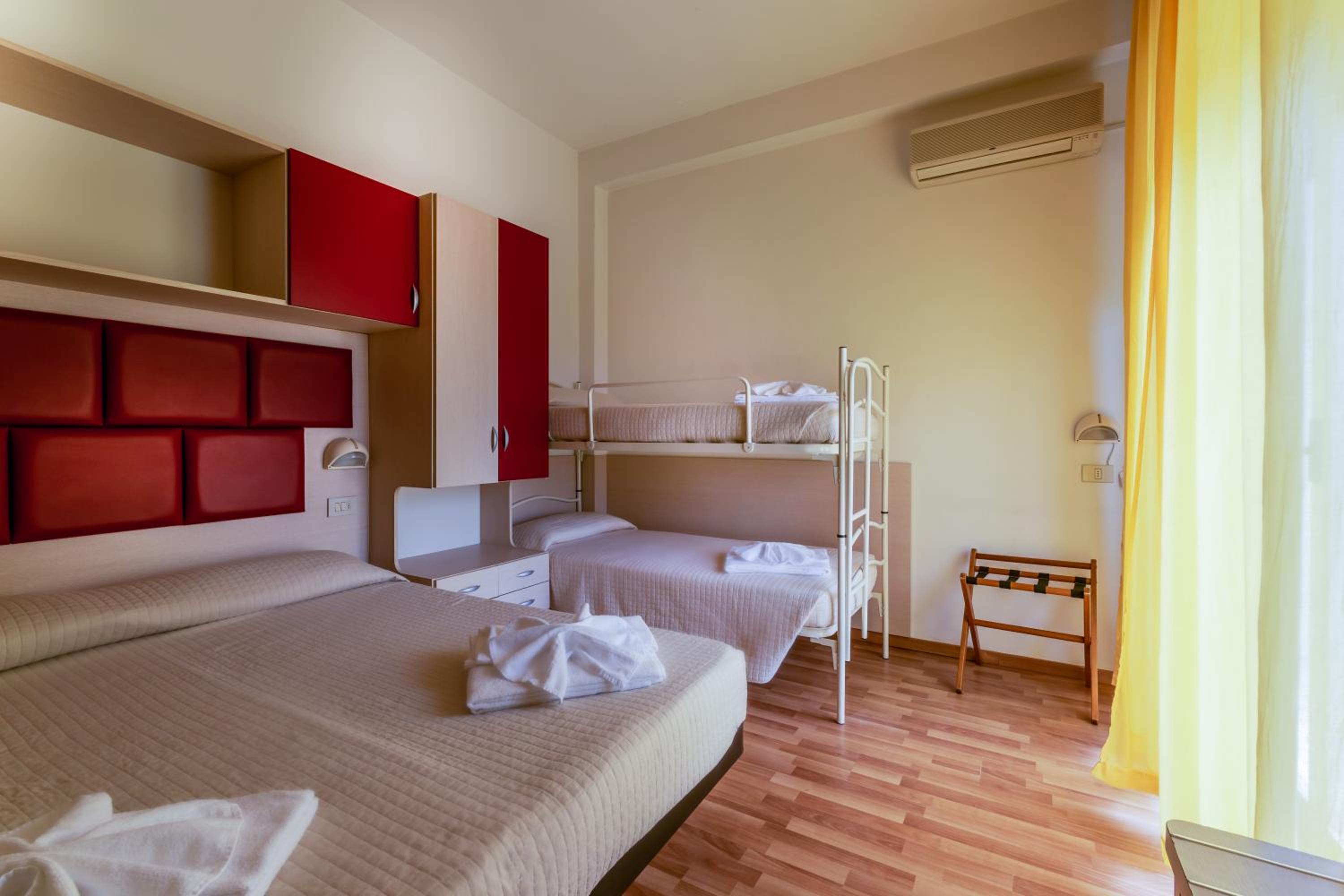 Quadruple Room - Photo 1