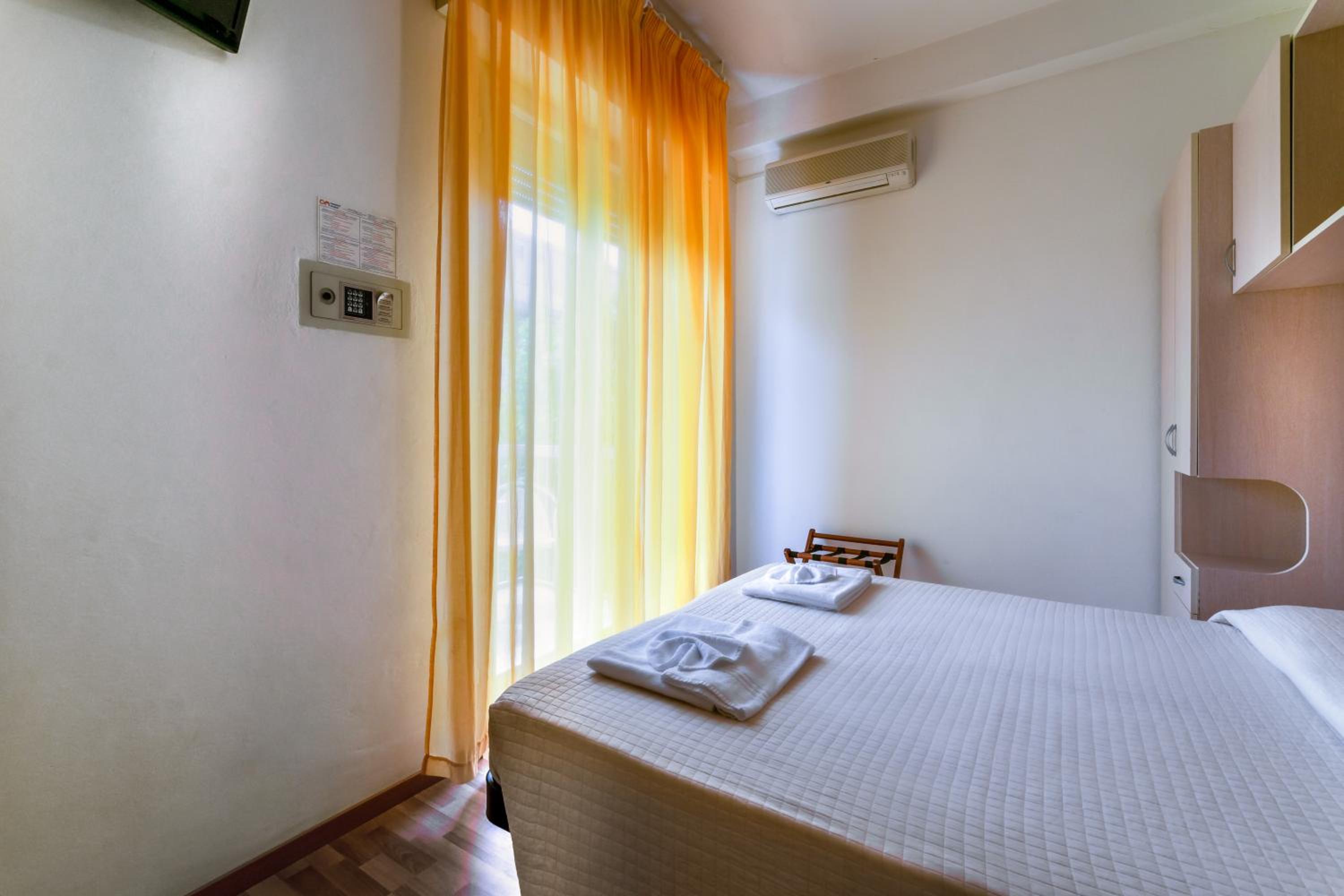 Double or Twin Room - Photo 3