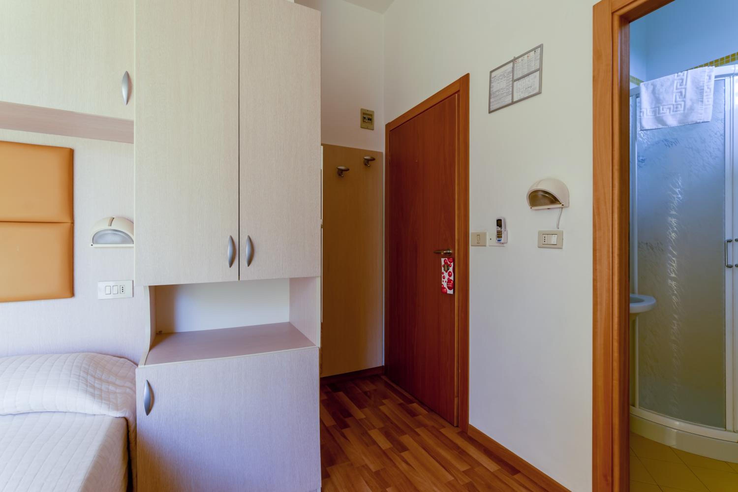 Double or Twin Room - Photo 2