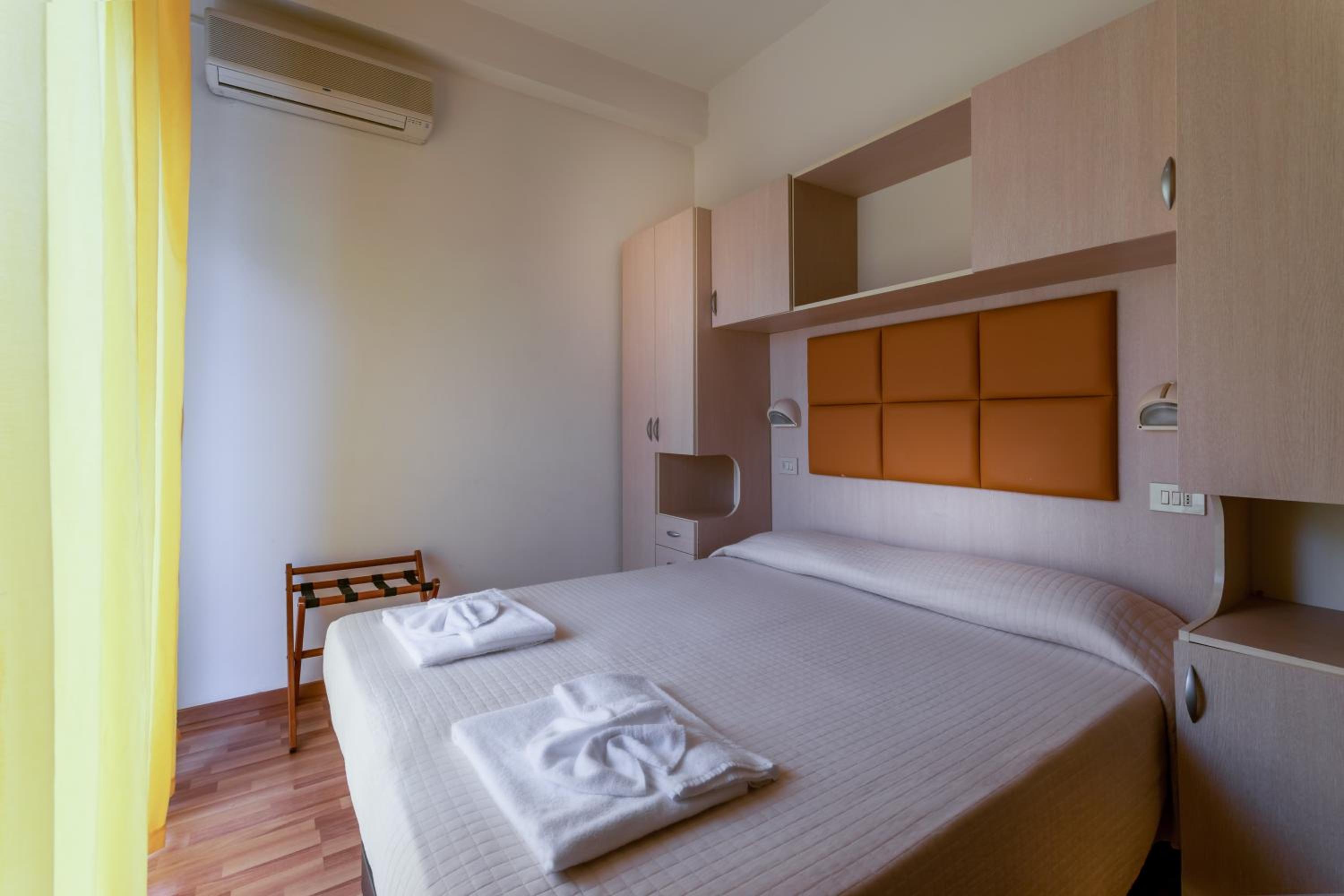 Double or Twin Room - Photo 11