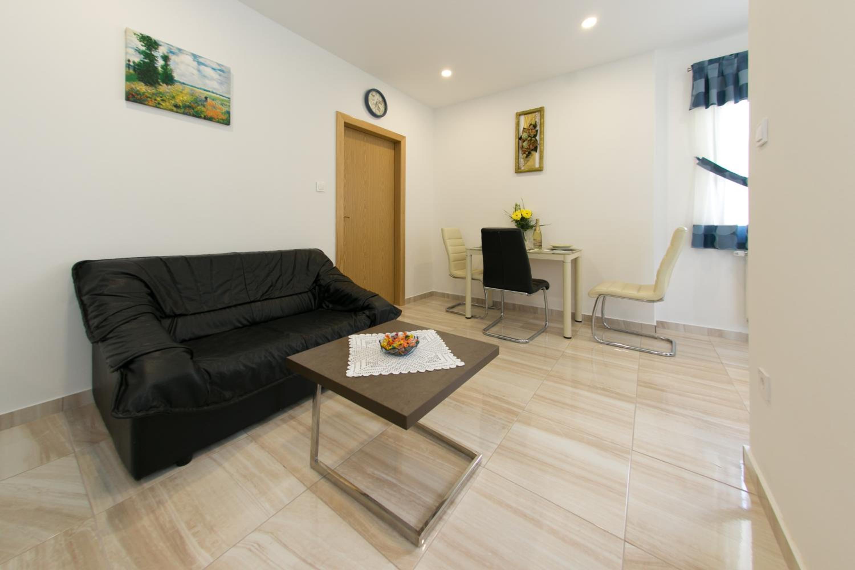 Apartment - Photo 3