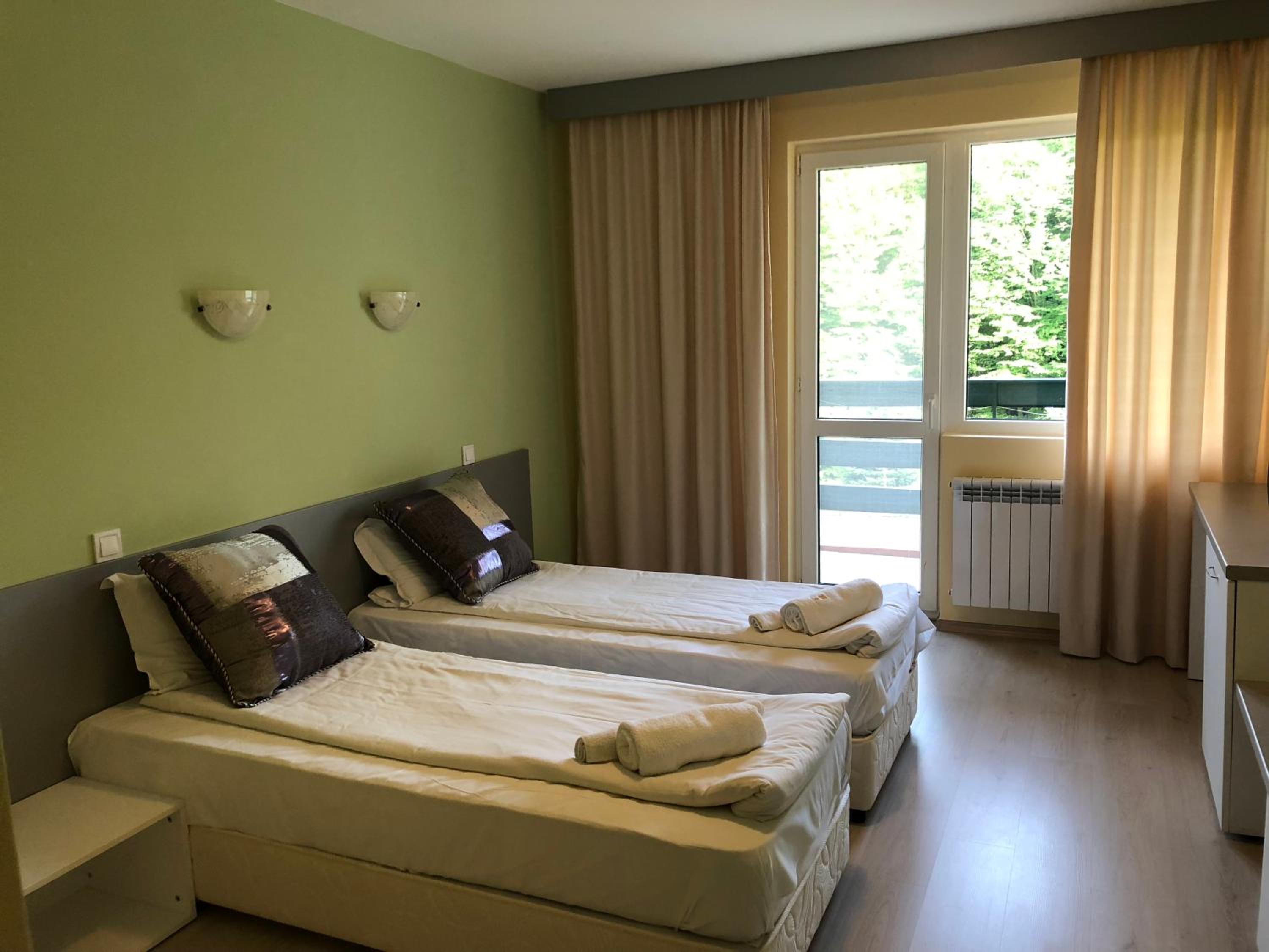 Deluxe Twin Room with Balcony photo 2