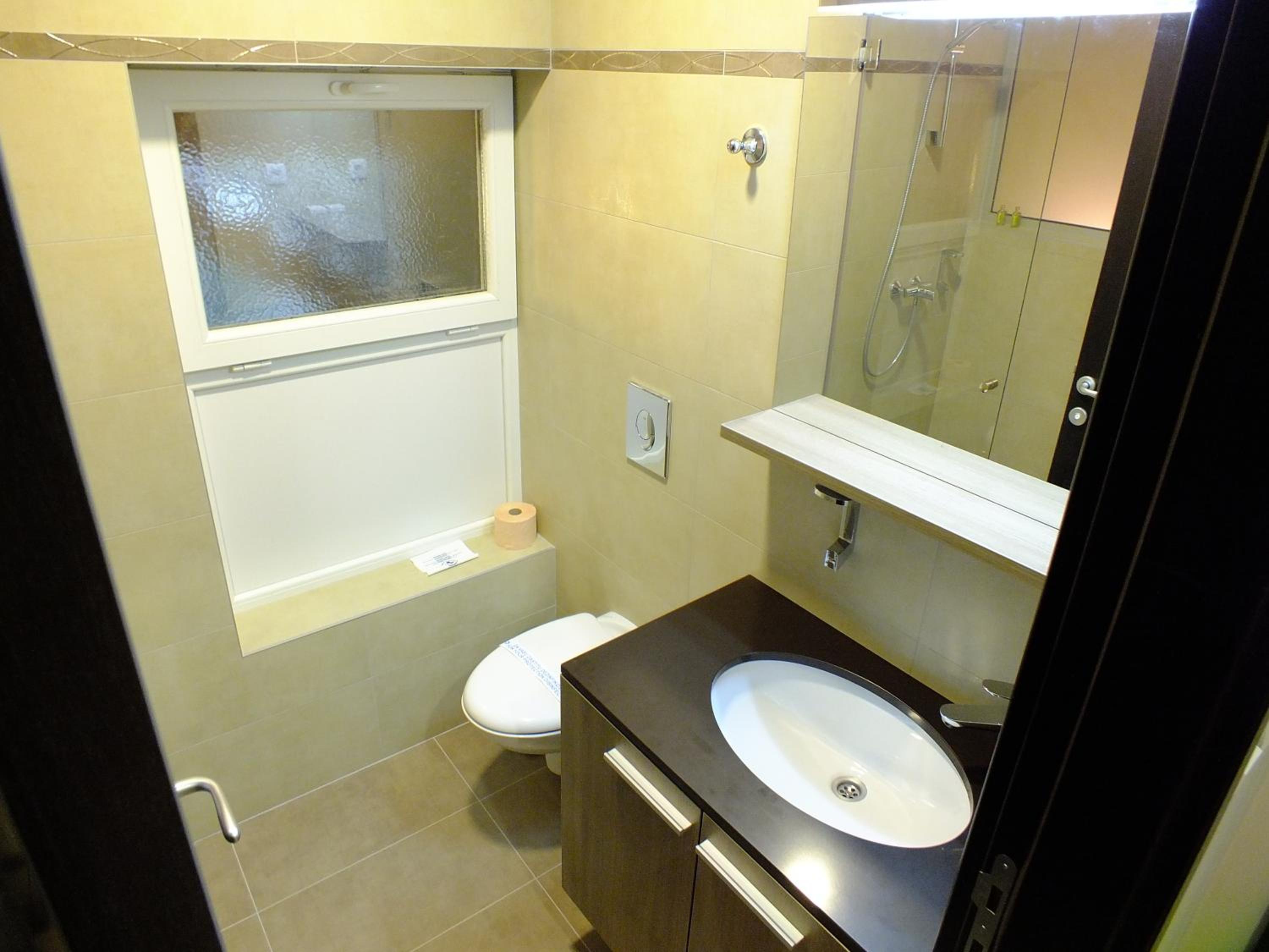 Double Room - Photo 7