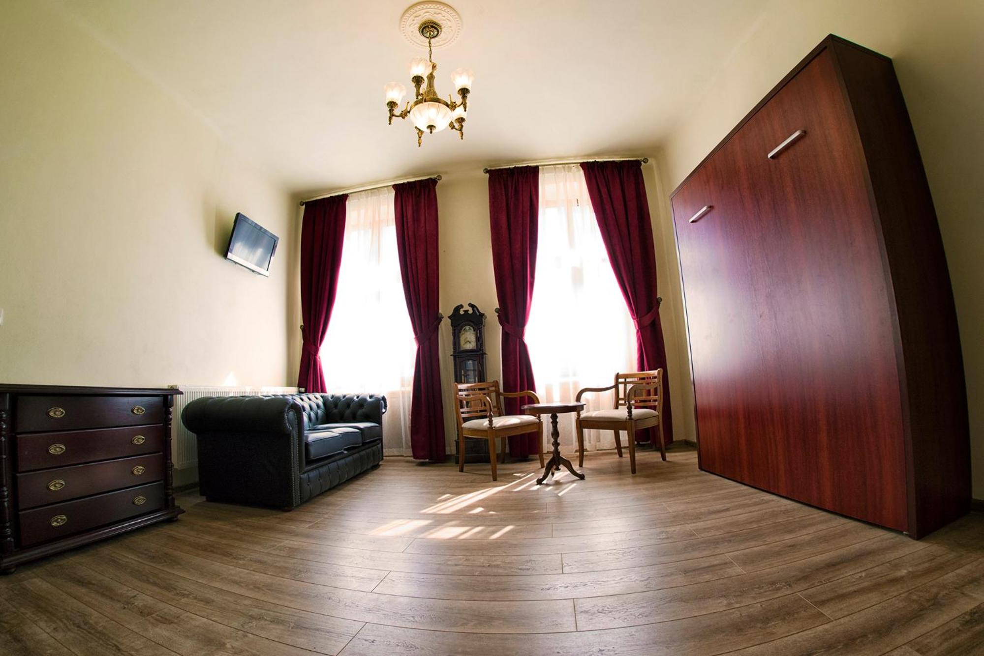 Deluxe Apartment with Central Square View and Kitchenette  photo 1