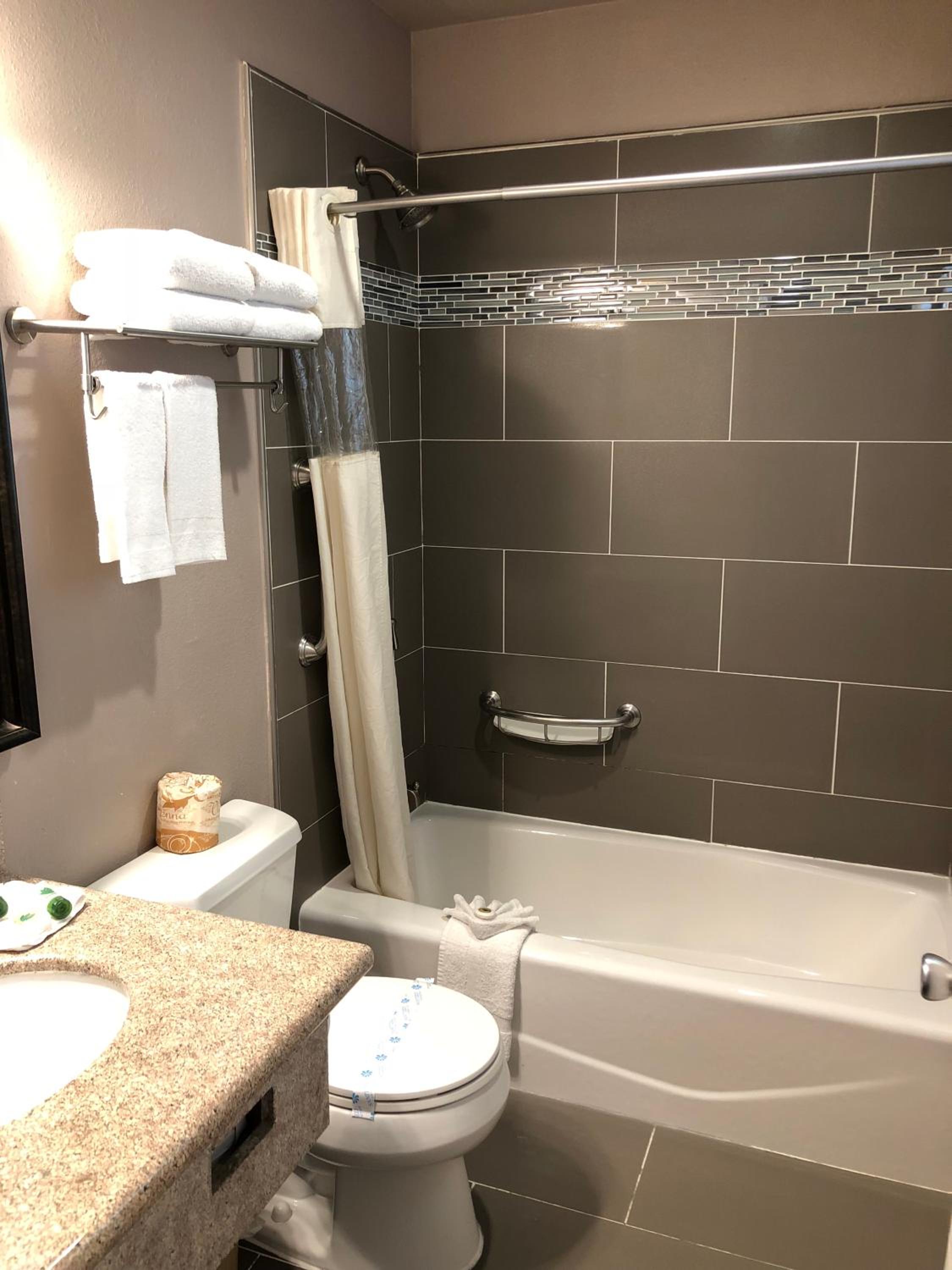 Standard King Room - Photo 4
