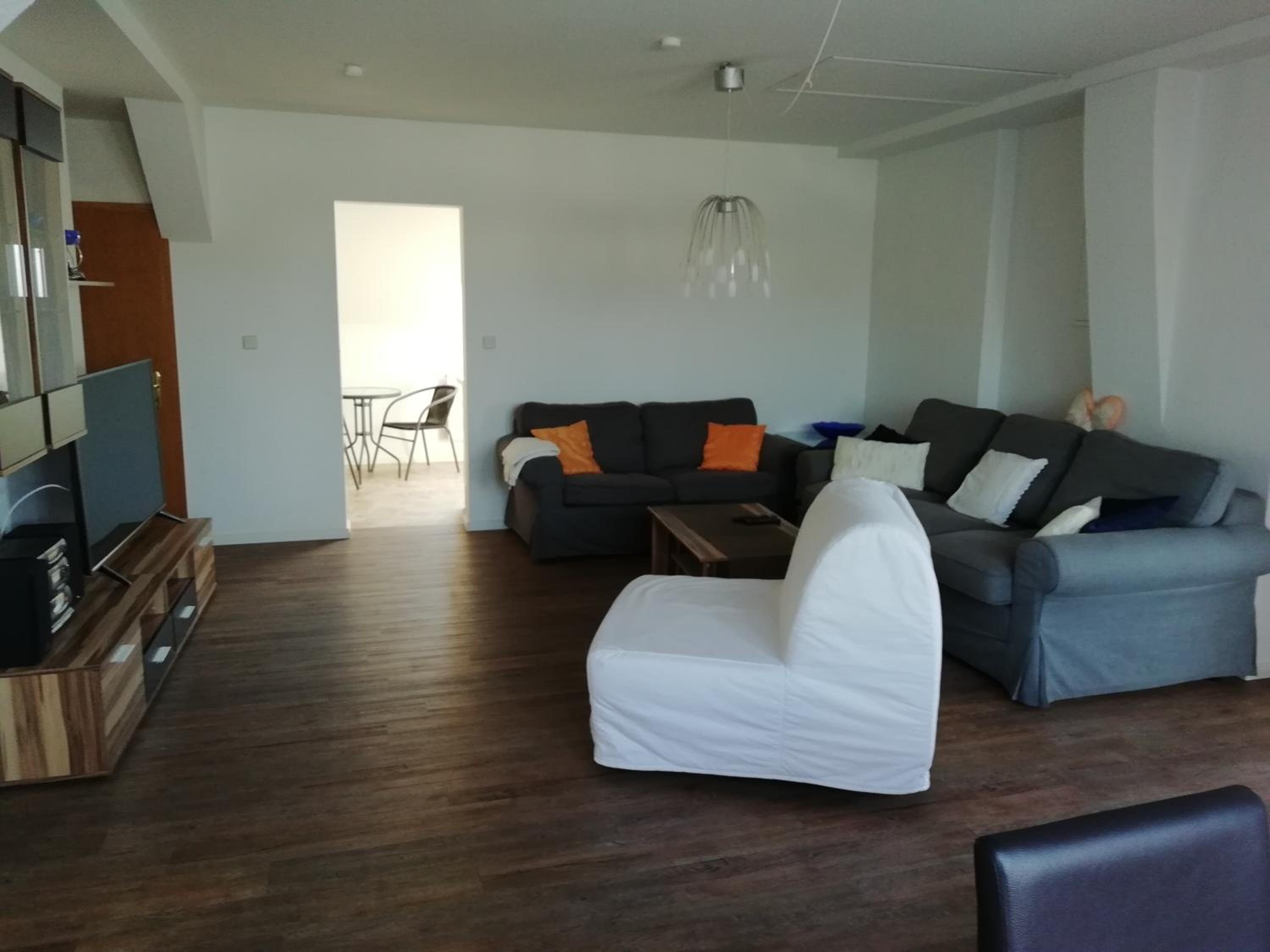 Five-Bedroom House photo 1