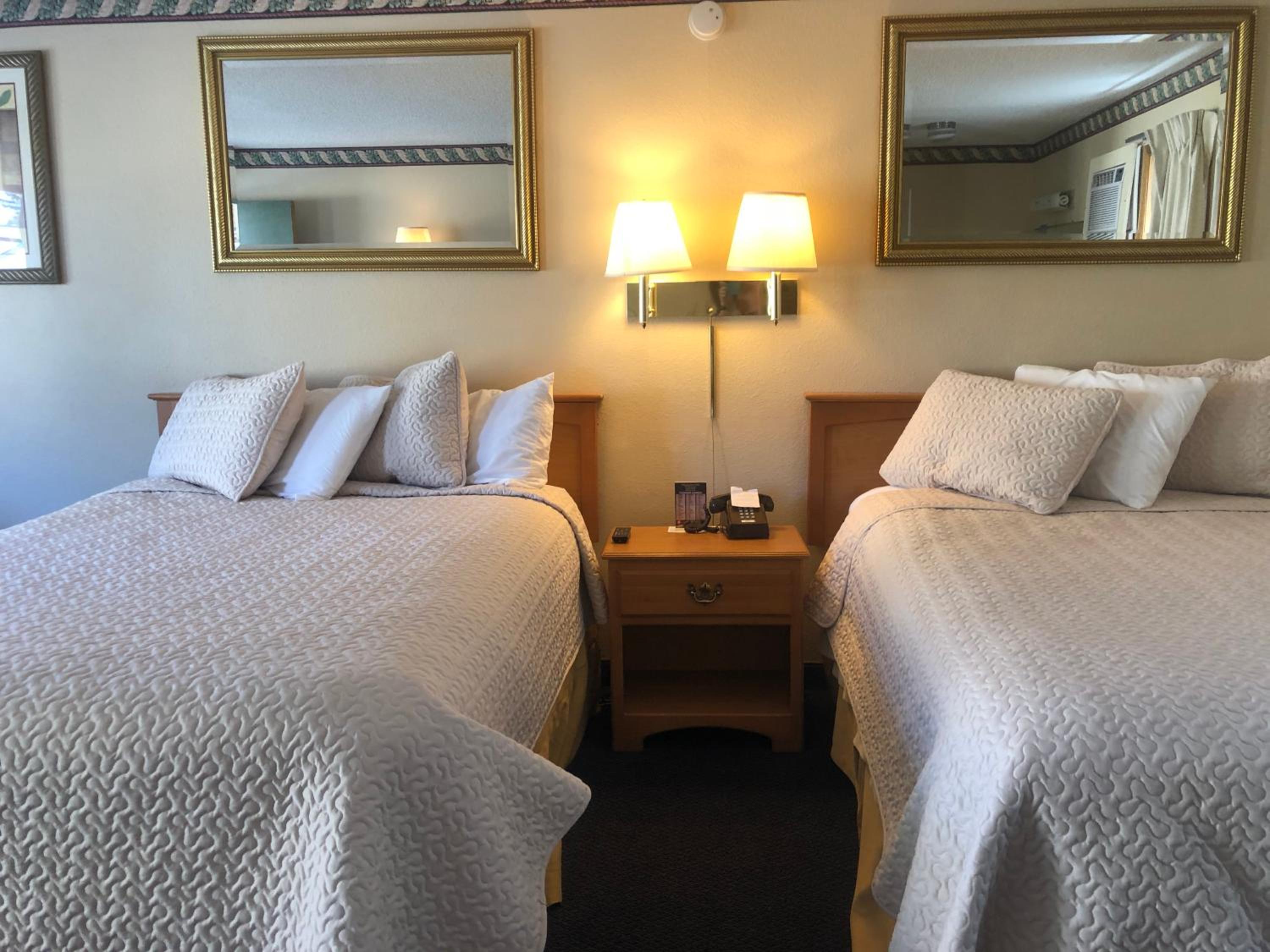 Double Room with Two Double Beds - Photo 11