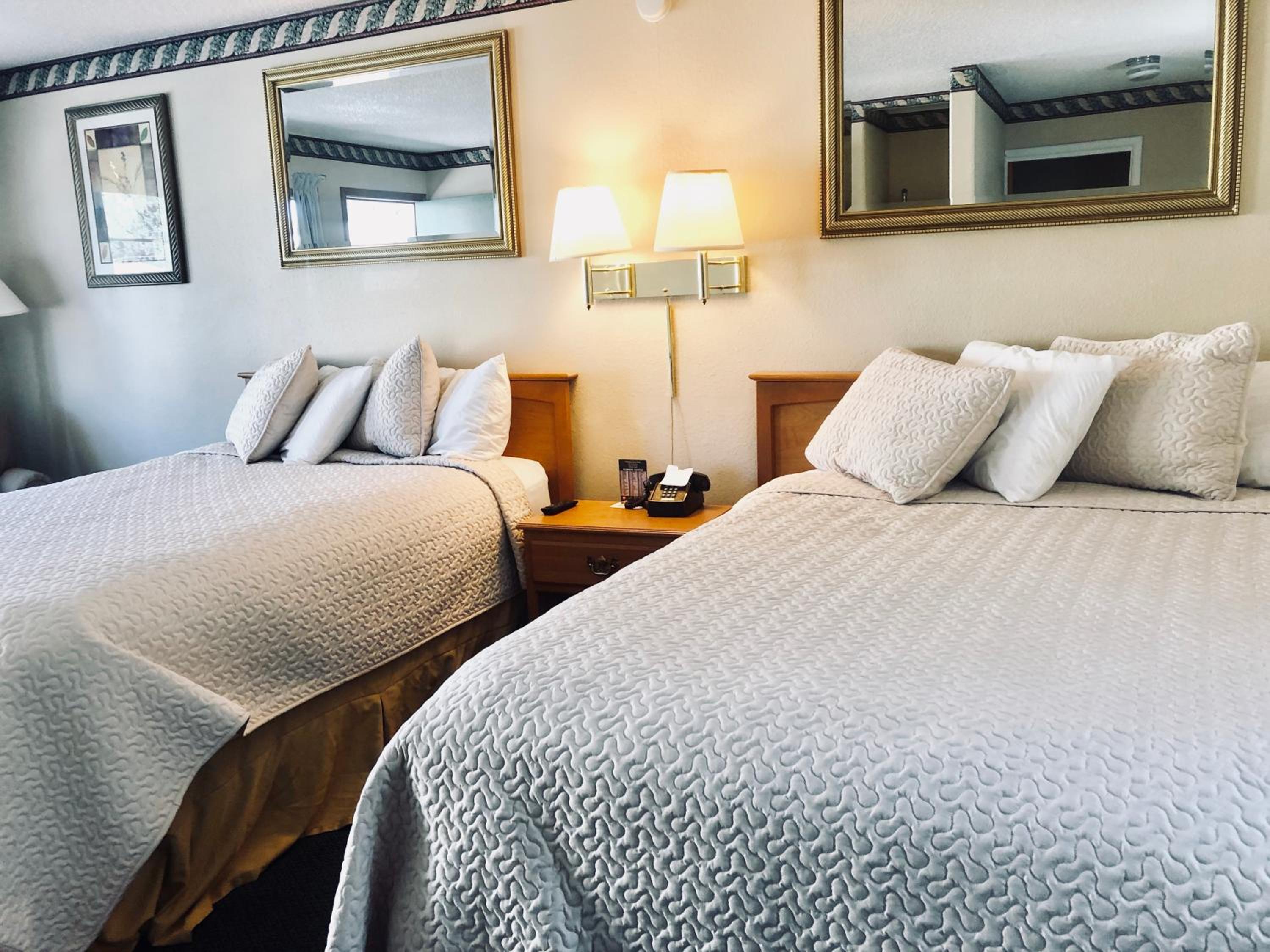 Double Room with Two Double Beds - Photo 12