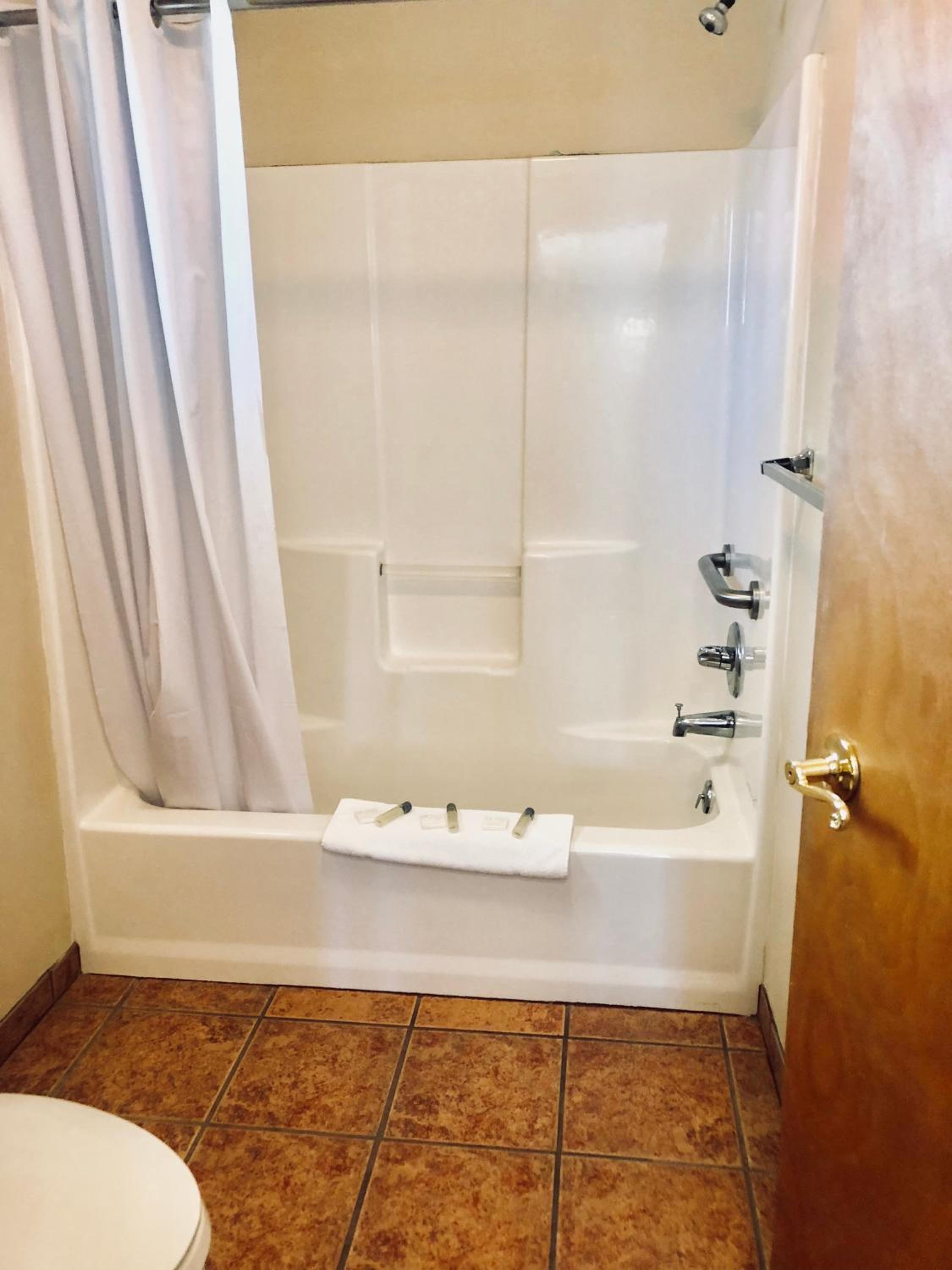 Deluxe Triple Room - Photo 9