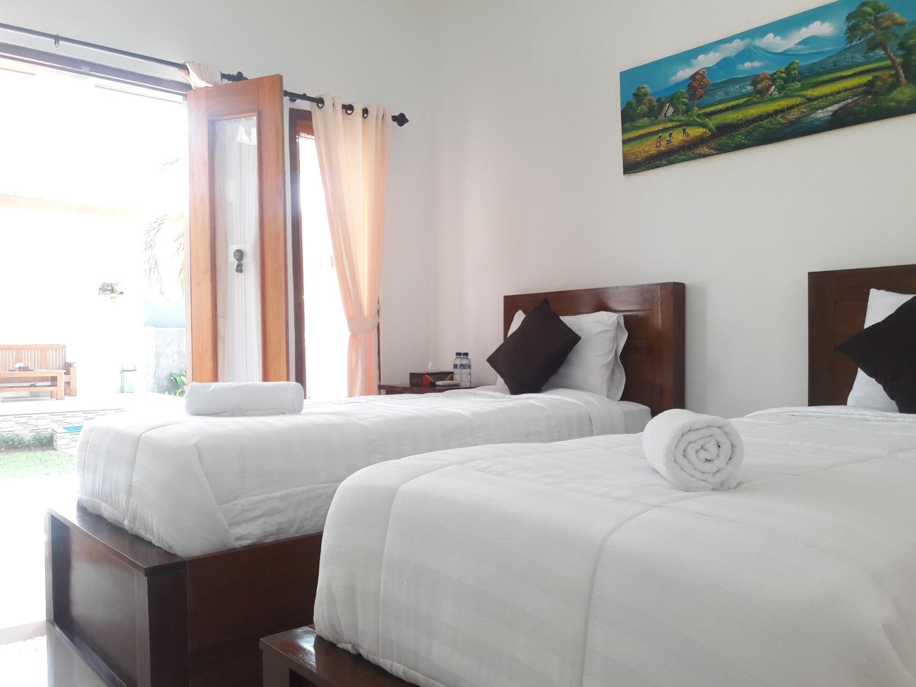 Twin Room with Pool View photo 2