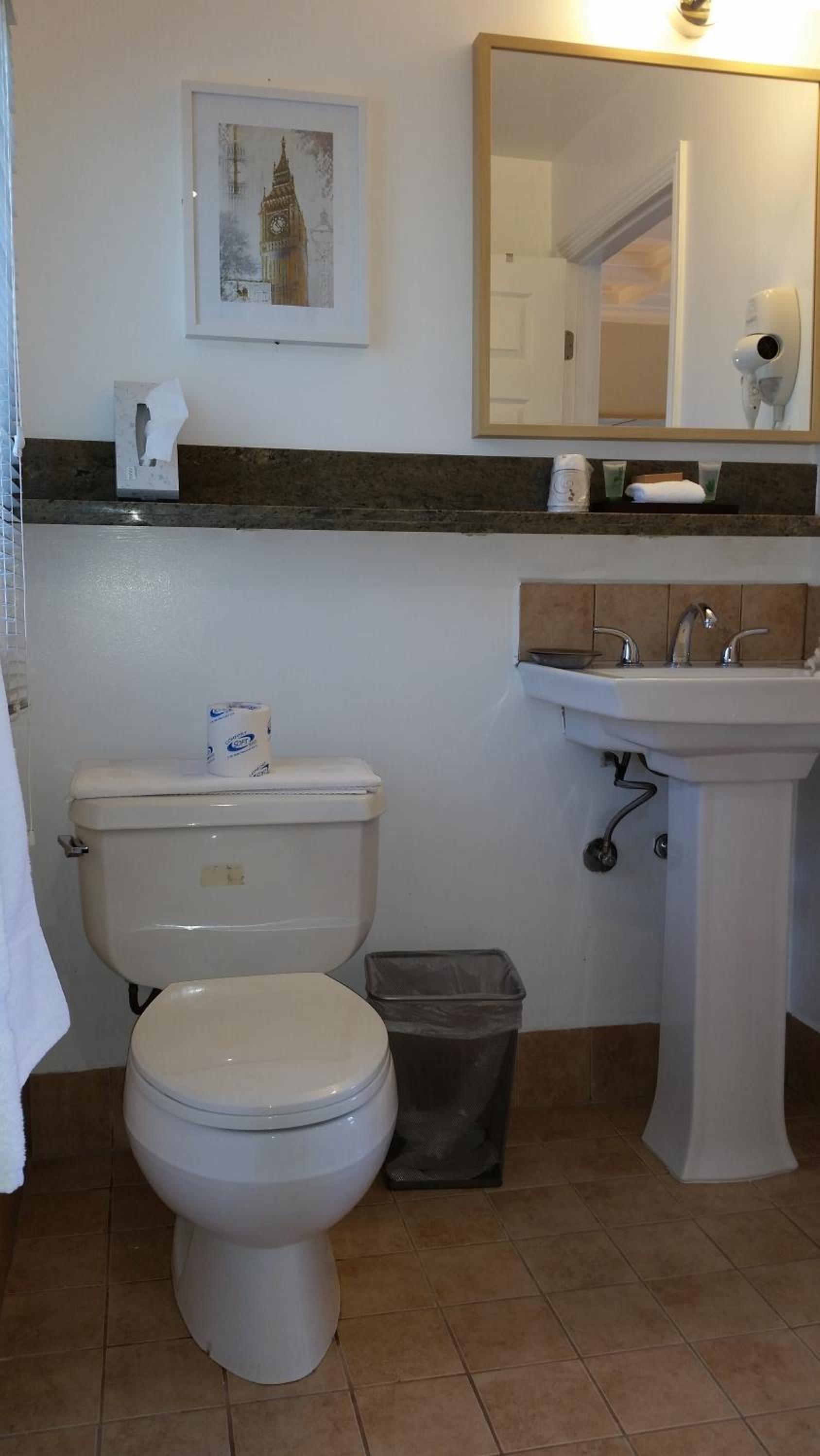 Queen Suite photo 3