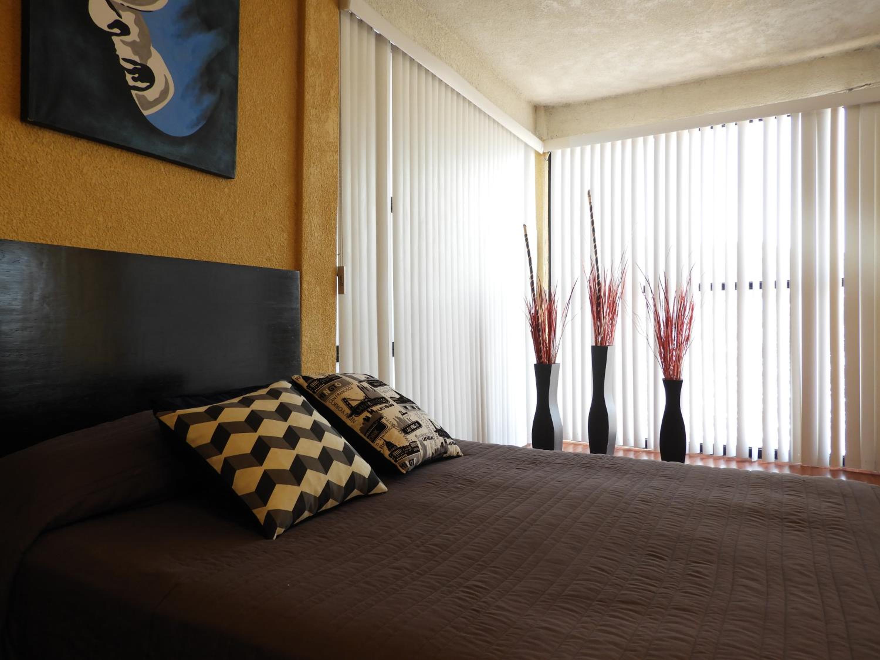 Suite with City View - Photo 15