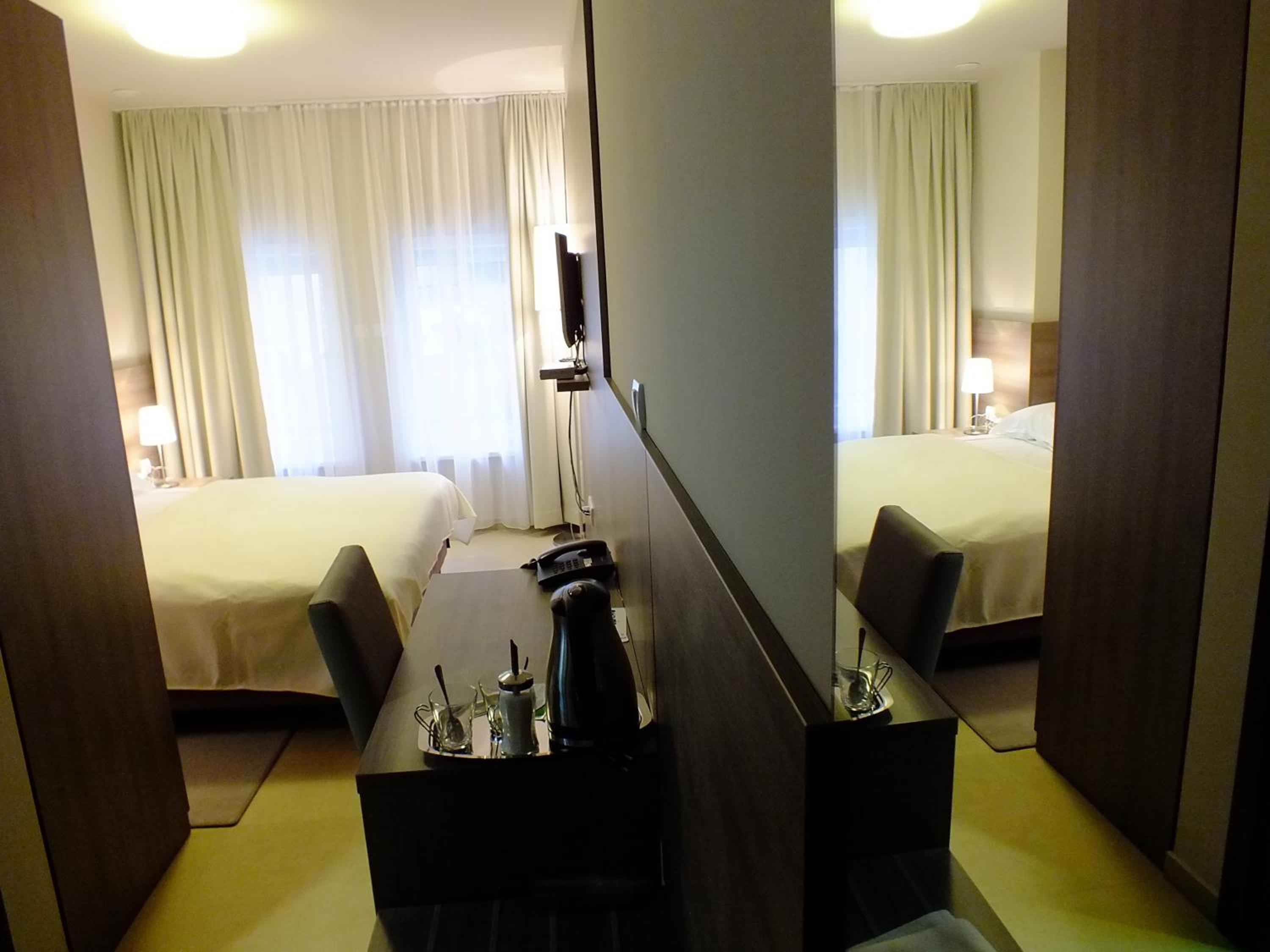 Double Room - Photo 12