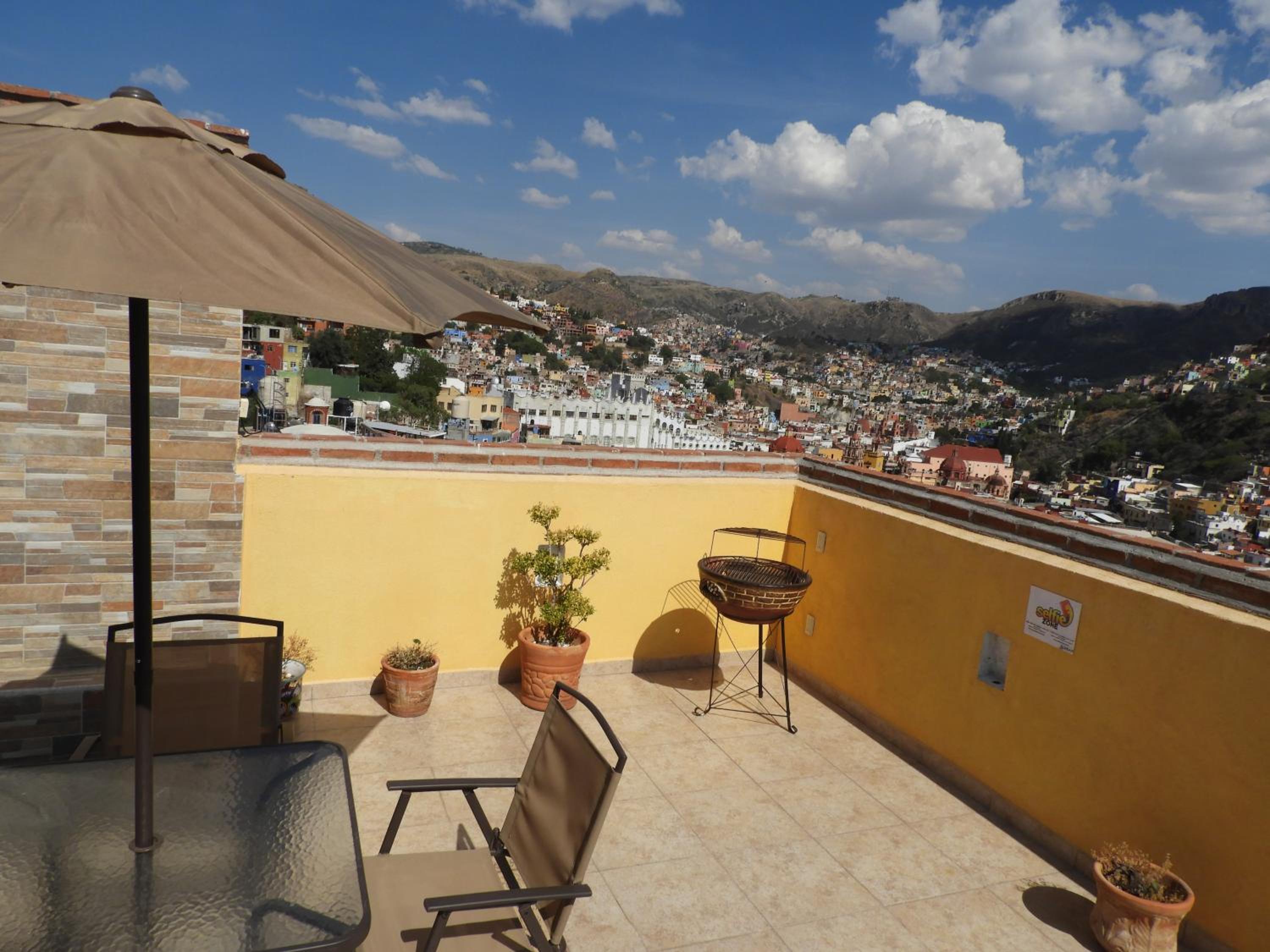 Suite with City View - Photo 3