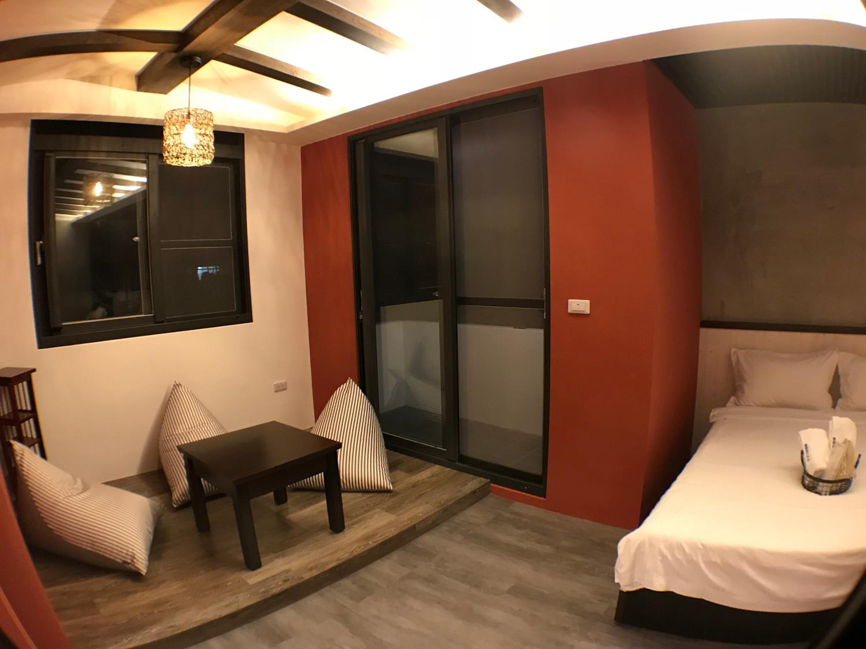 Room 305 photo 2