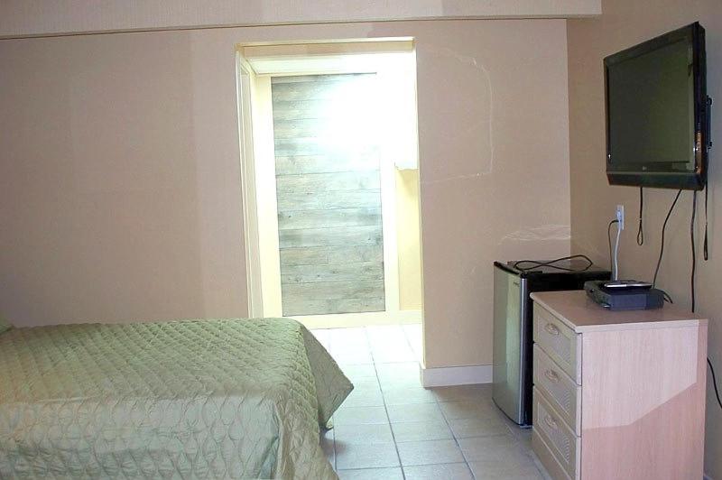 Deluxe Room with Two Queen Beds photo 1