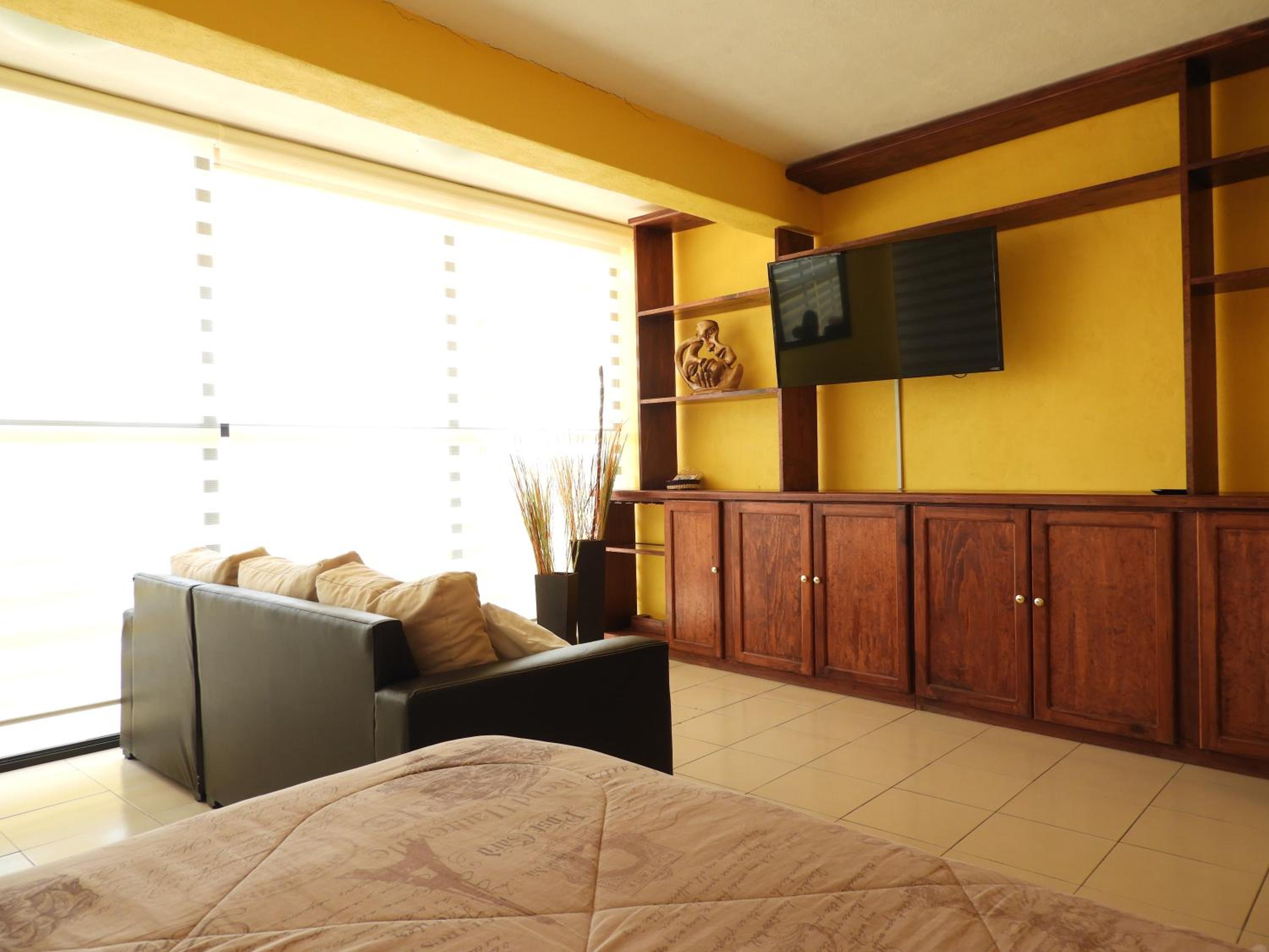 Suite with Balcony - Photo 21