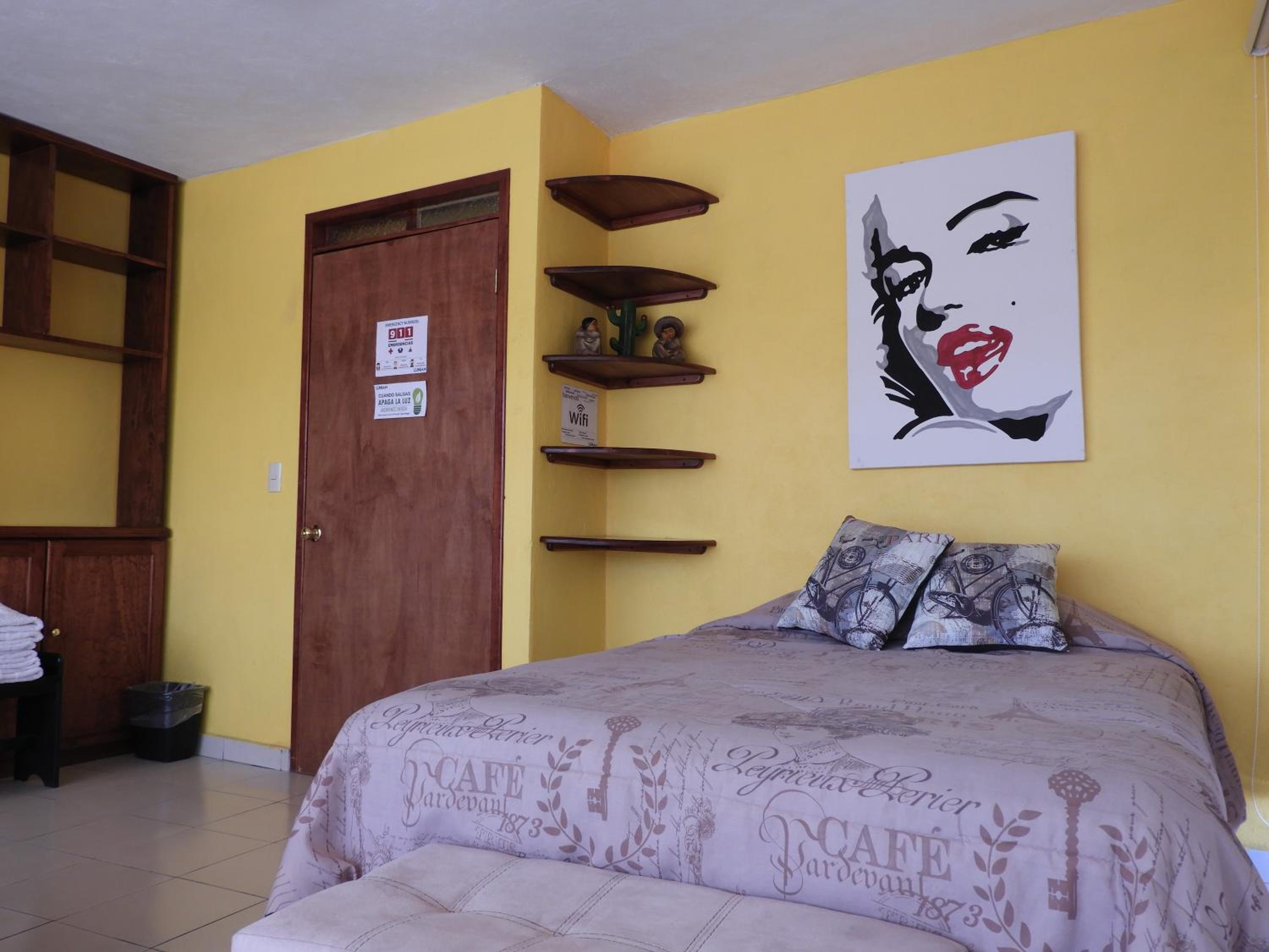 Suite with Balcony - Photo 10