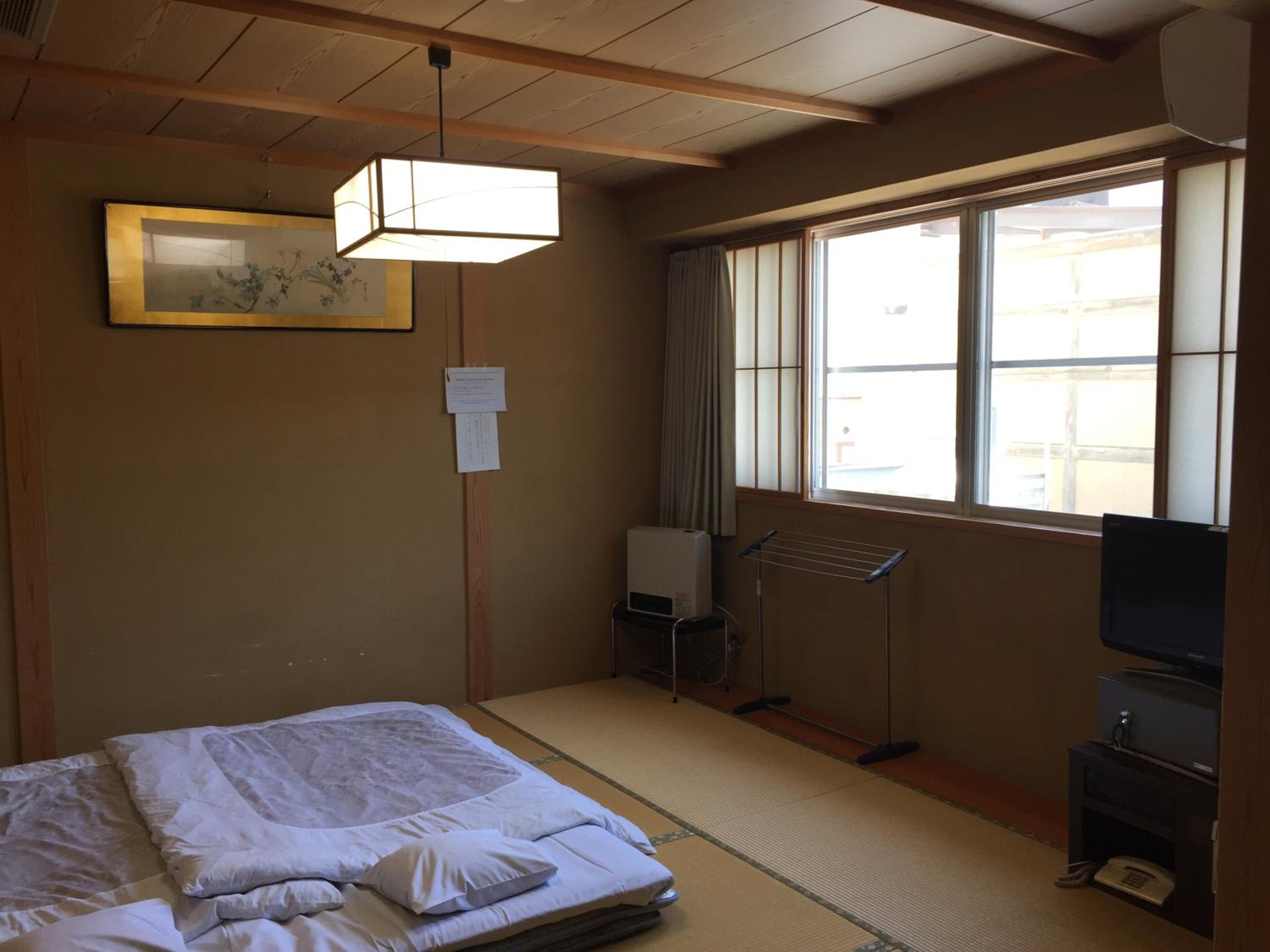 Japanese-Style Room with Shared Bathroom photo 3