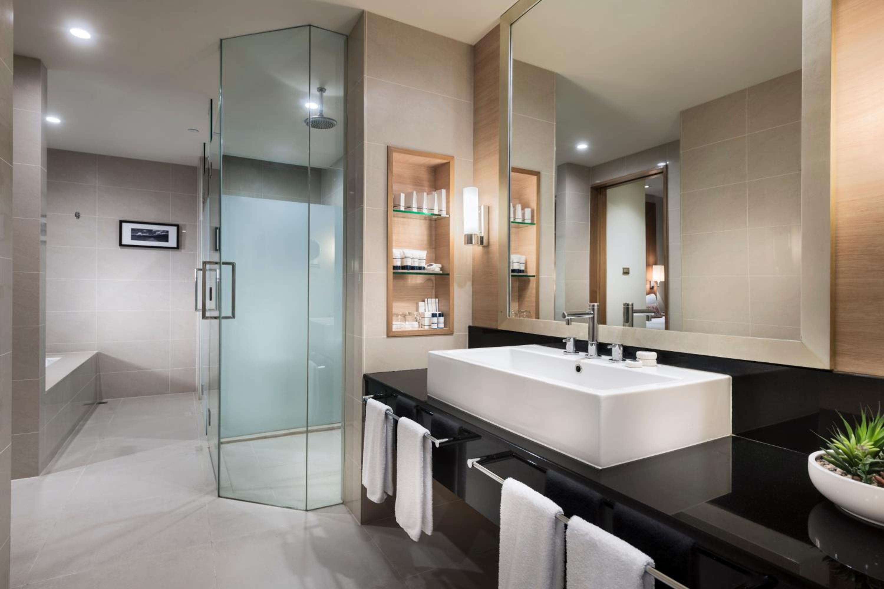 Pacific Club Suite - Photo 4