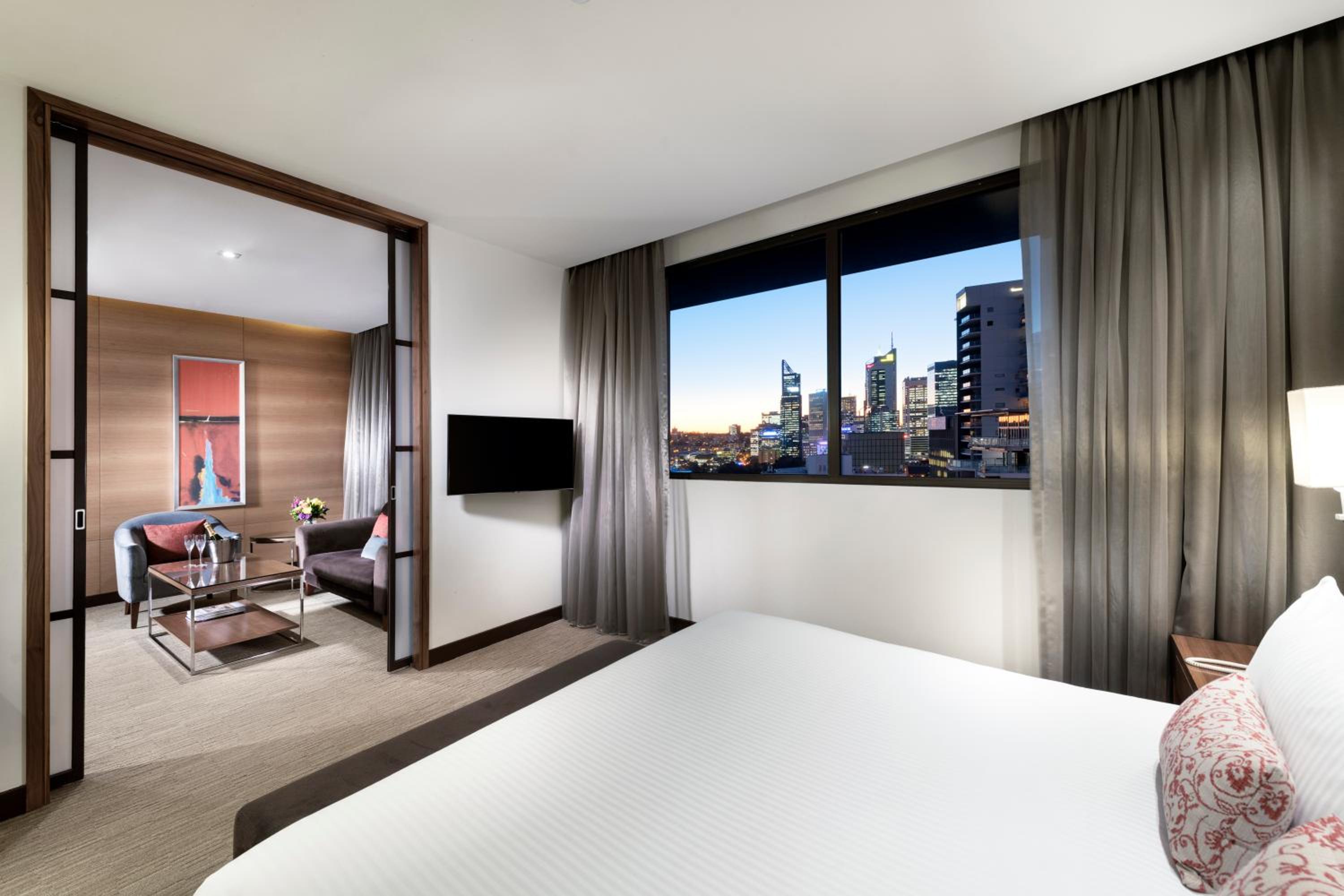 Pacific Club Suite - Photo 3