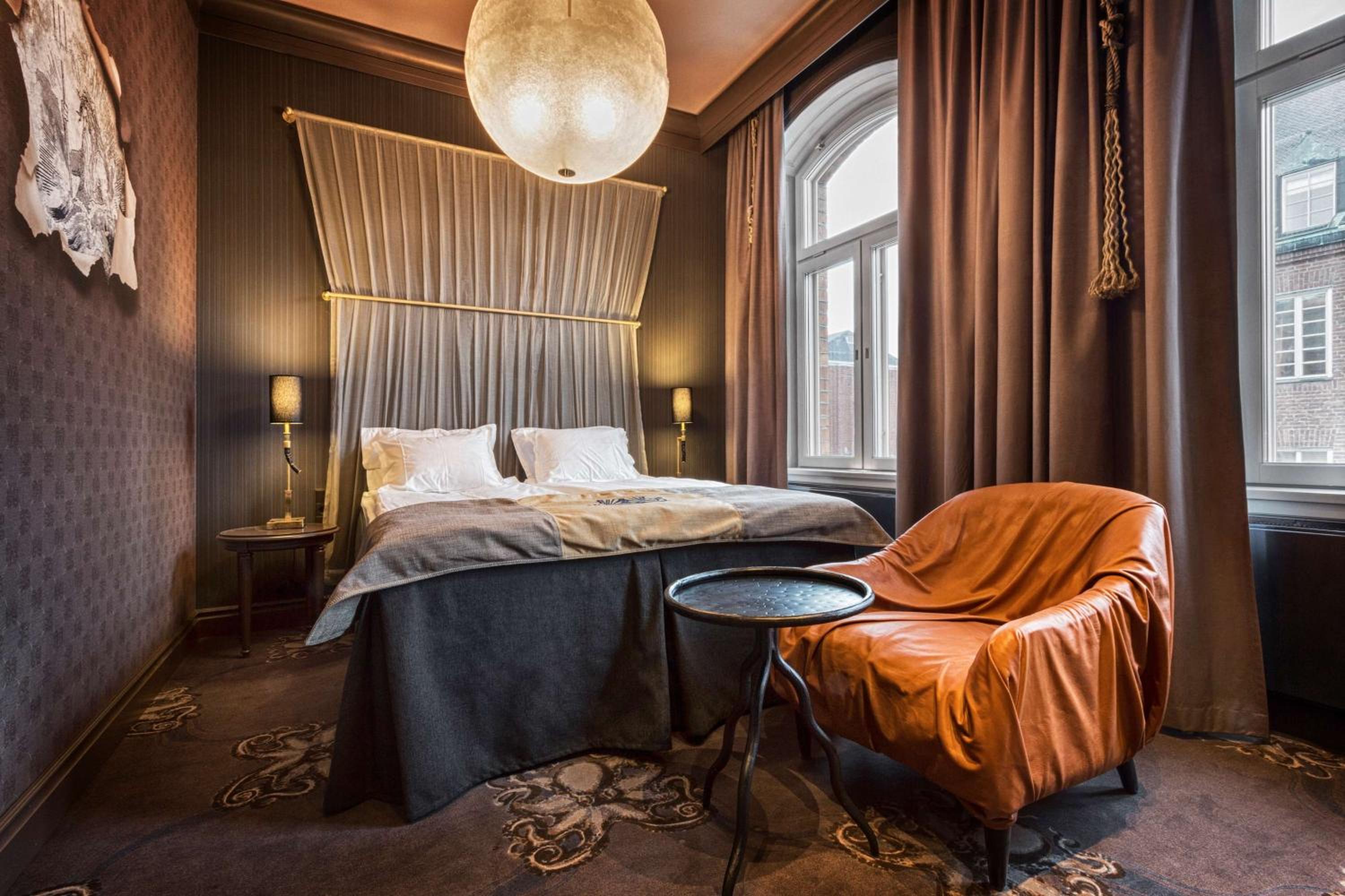 Deluxe Queen Room - Photo 2