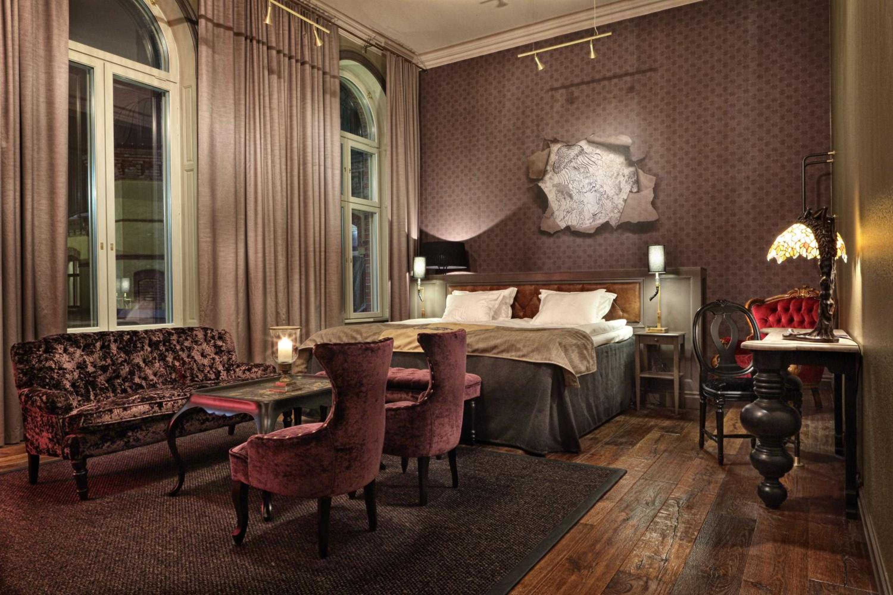 Executive Junior King Suite - Non-Smoking - Photo 1