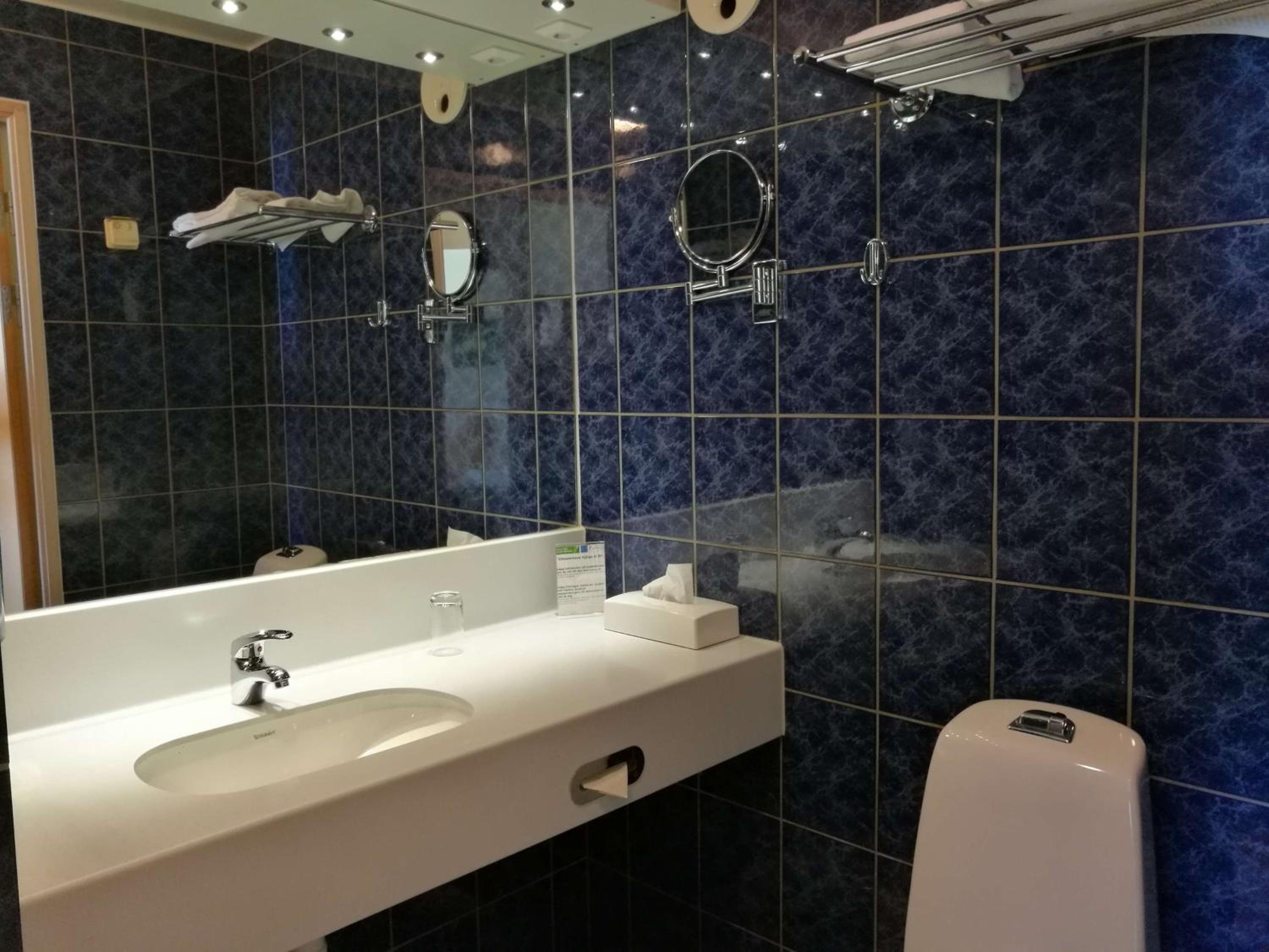 Standard Double Room - Photo 8