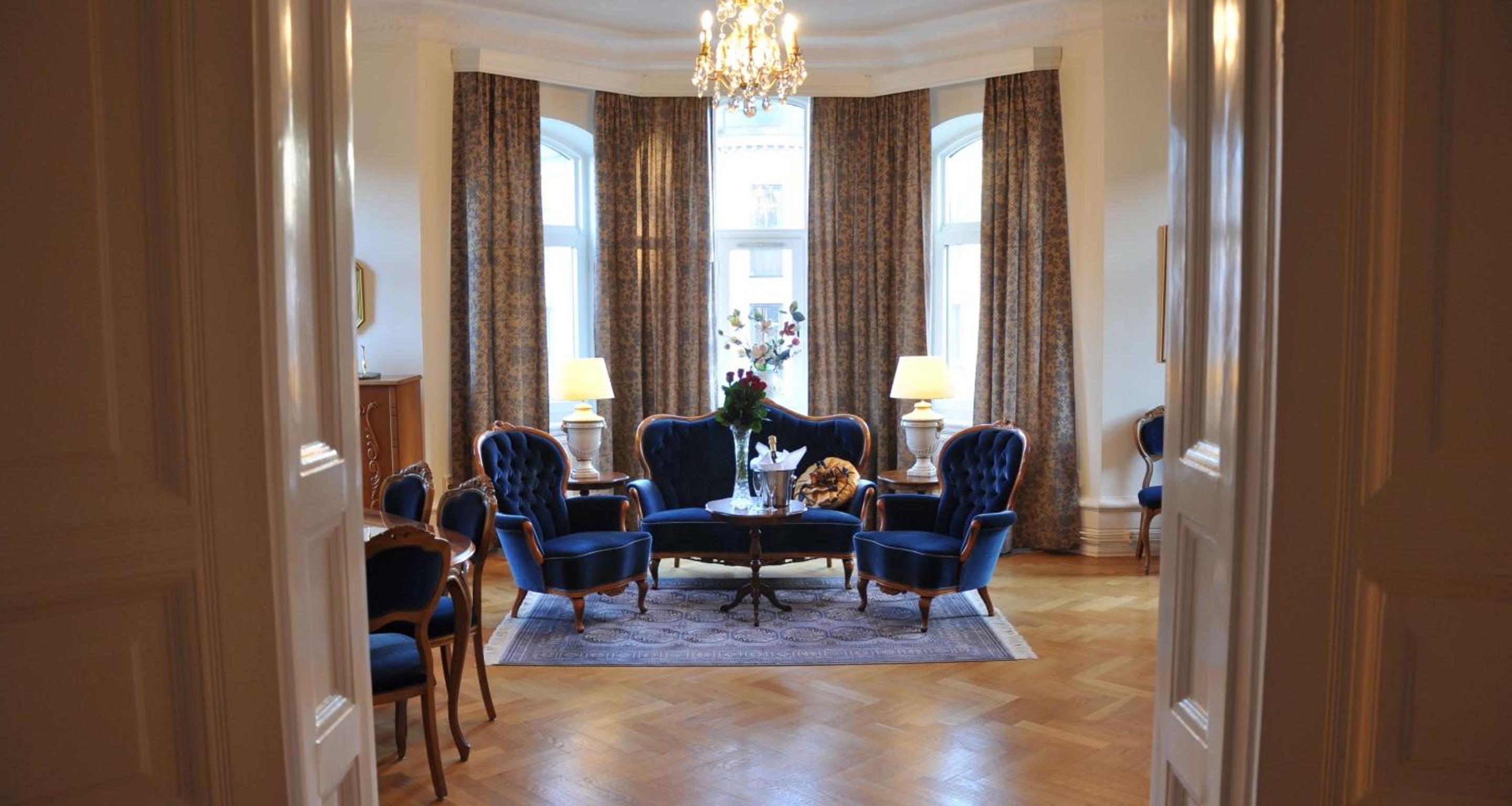 King Suite - Photo 33