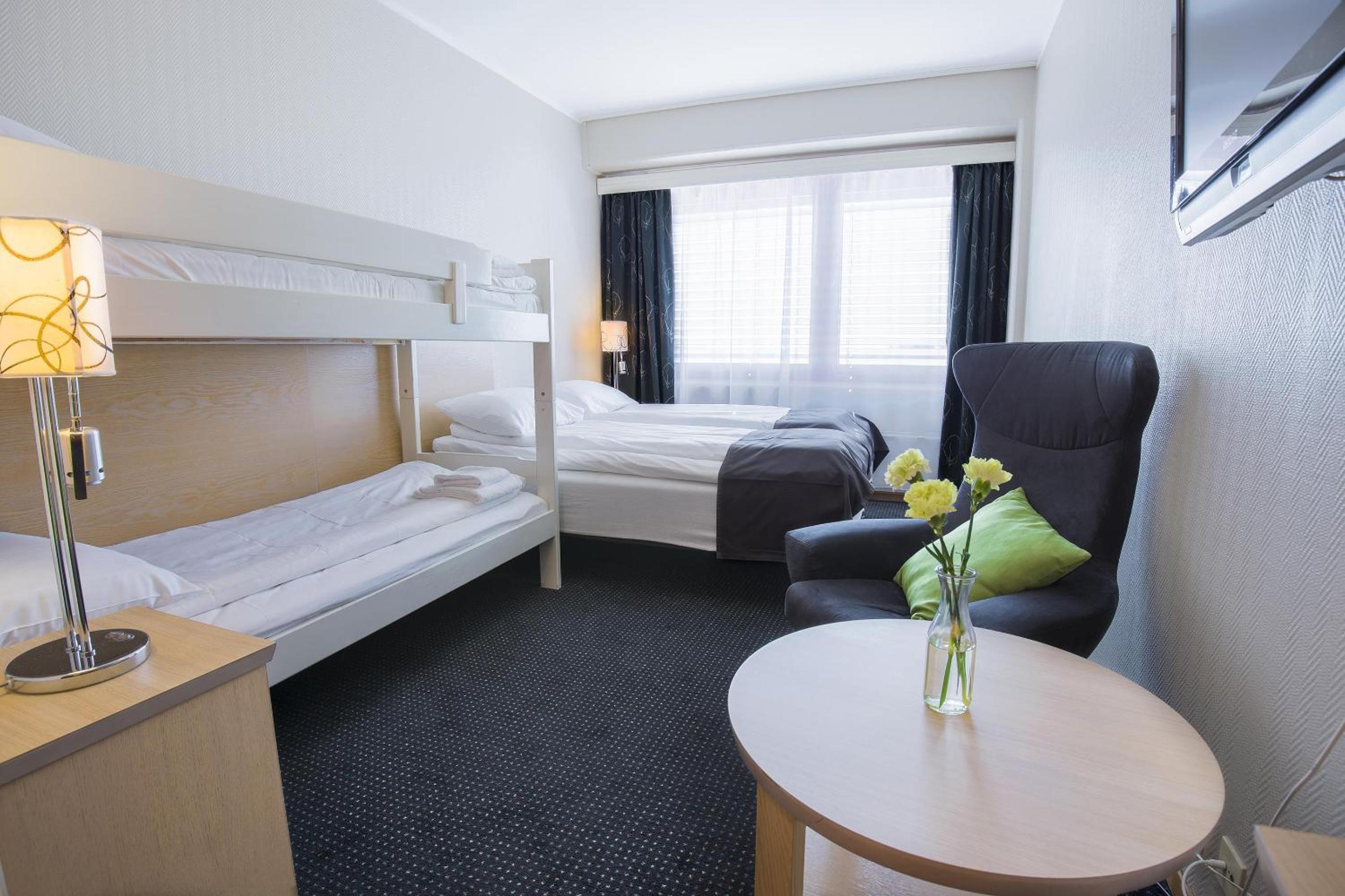 Family Room with Four Single Beds - Photo 1