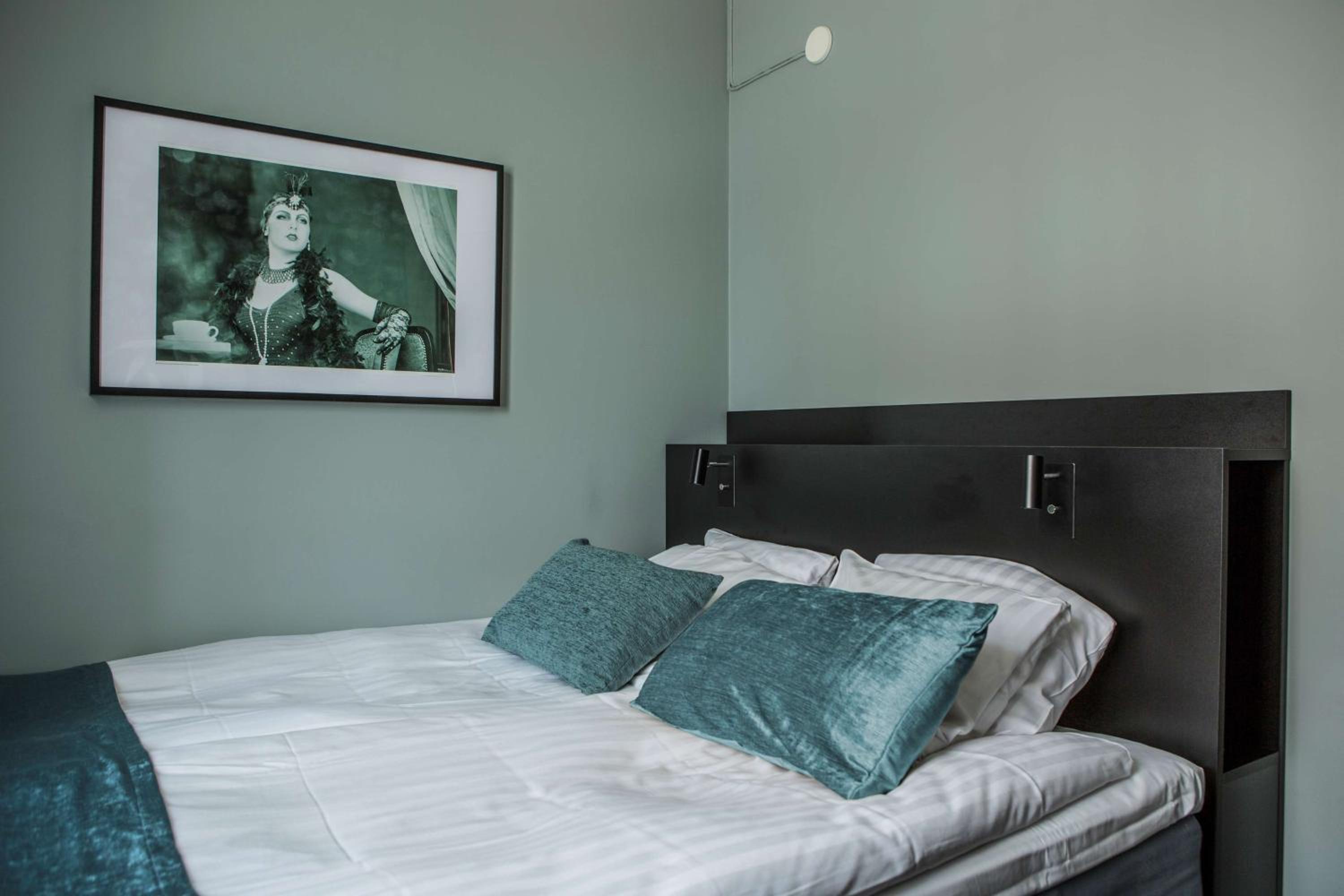 Business Queen Room - Photo 3