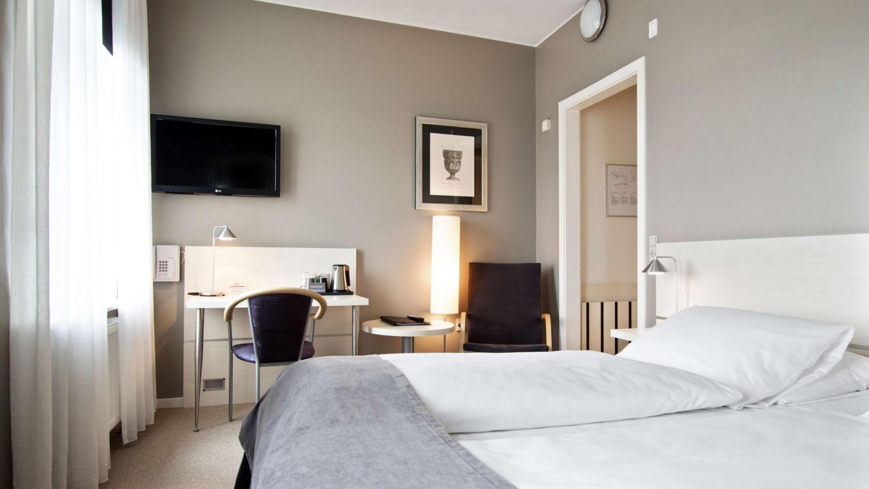 Standard Twin Room - Photo 3