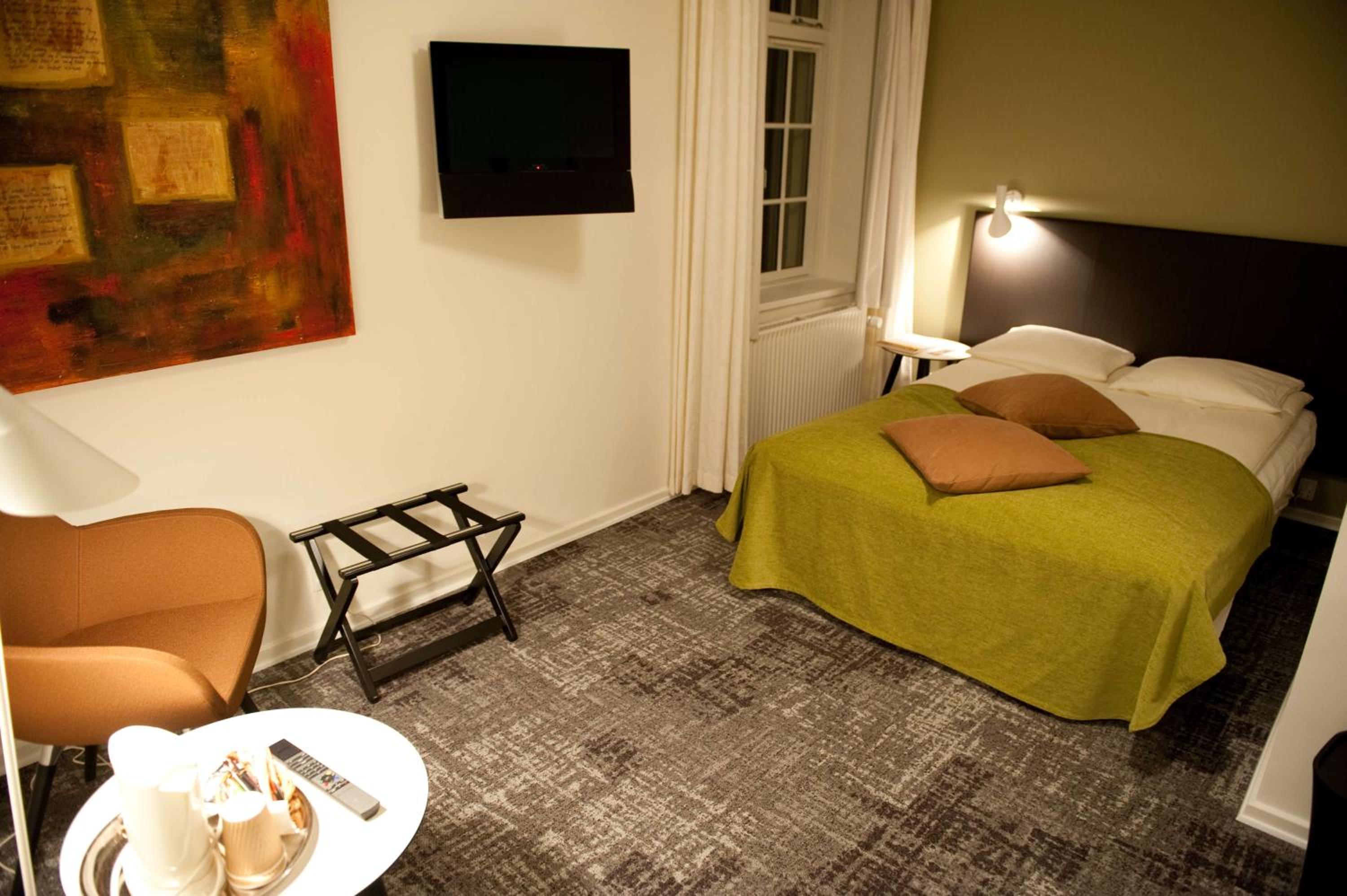 Queen Room - Photo 8
