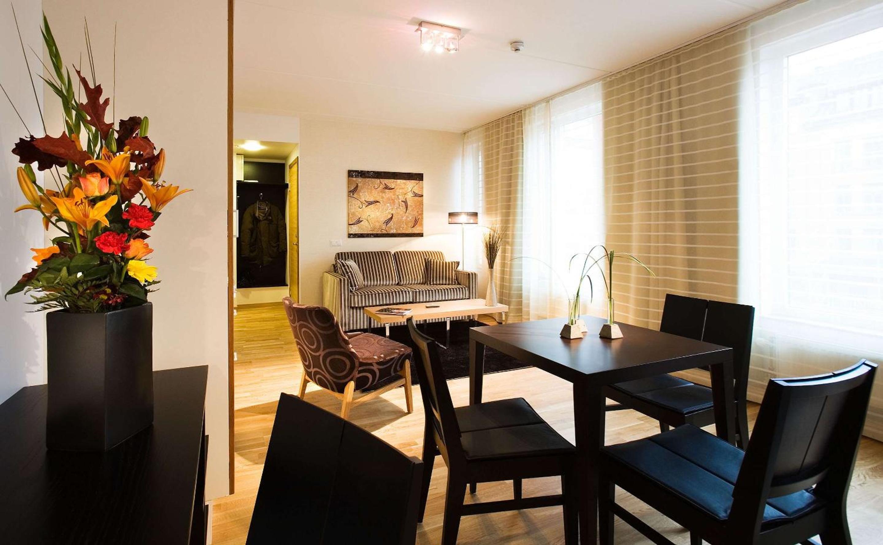 Family King Room with Sofa Bed - Photo 5