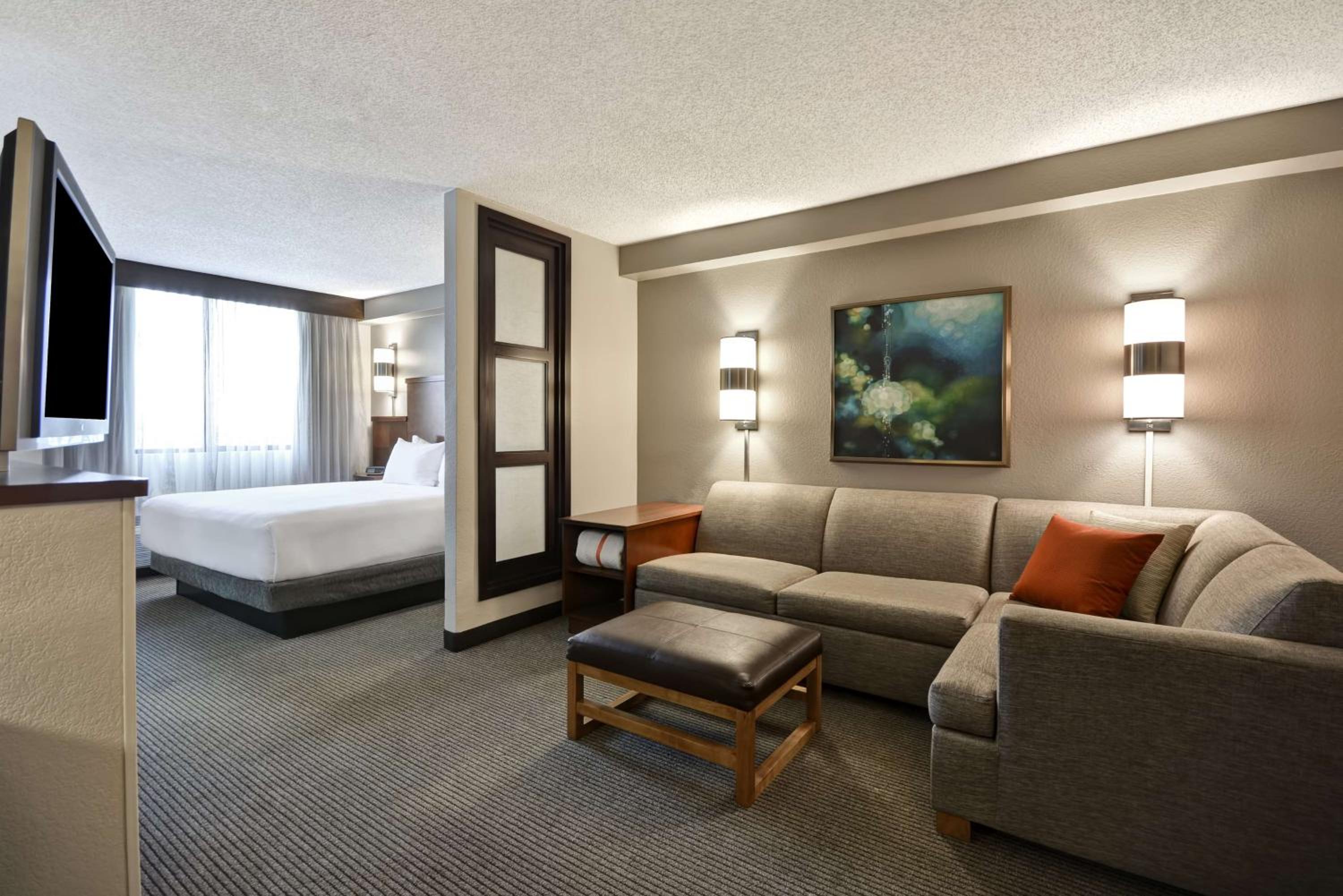King Room with Sofa Bed - High Floor photo 2