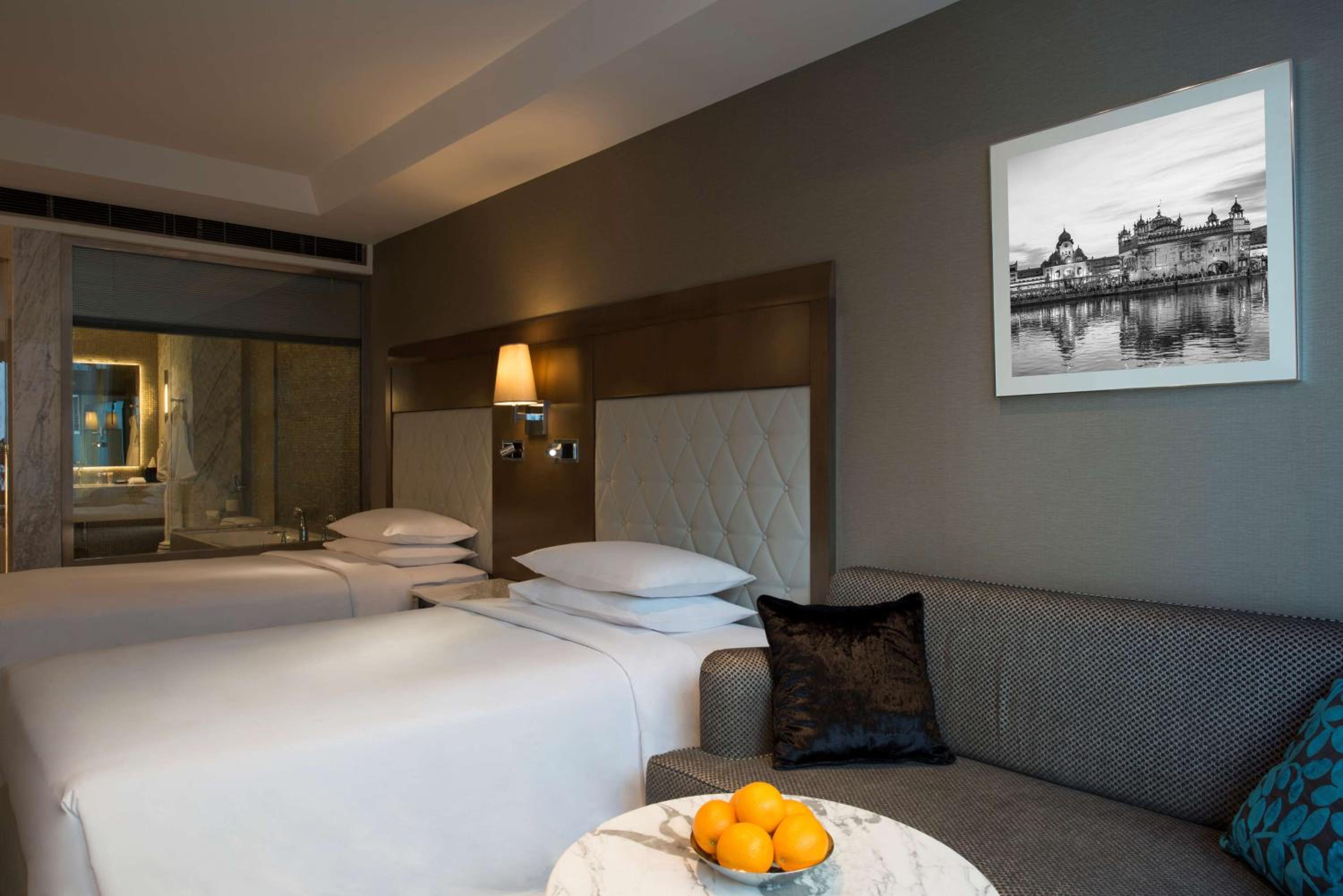 Twin Room - Club Access photo 2