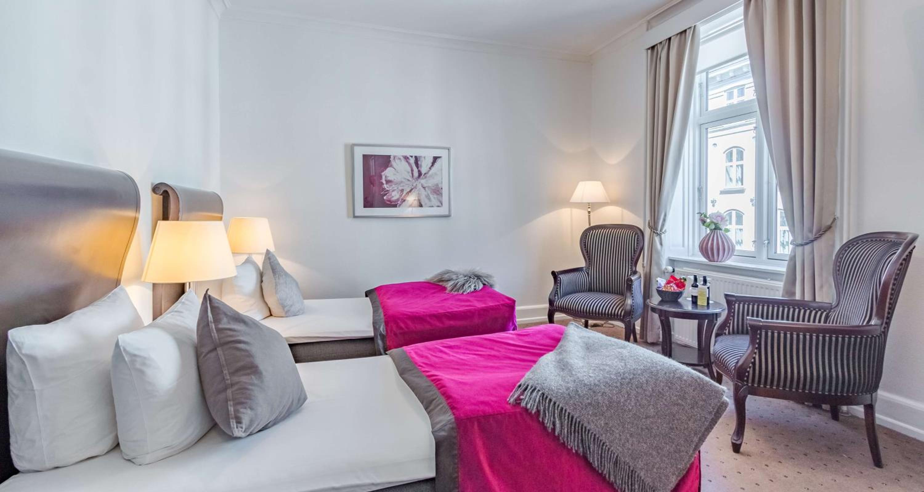 Standard Twin Room - Photo 7