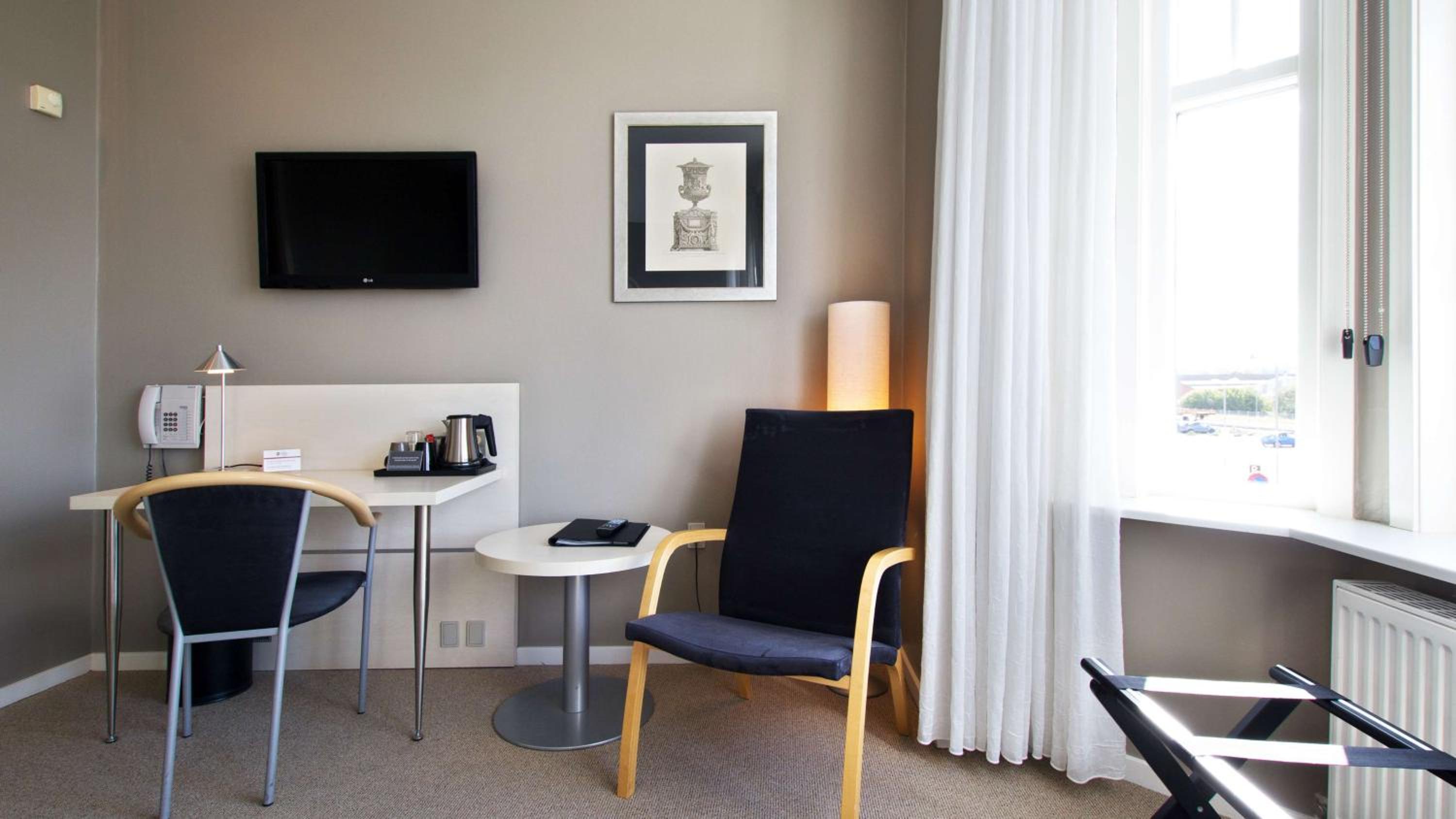 Standard Twin Room - Photo 2