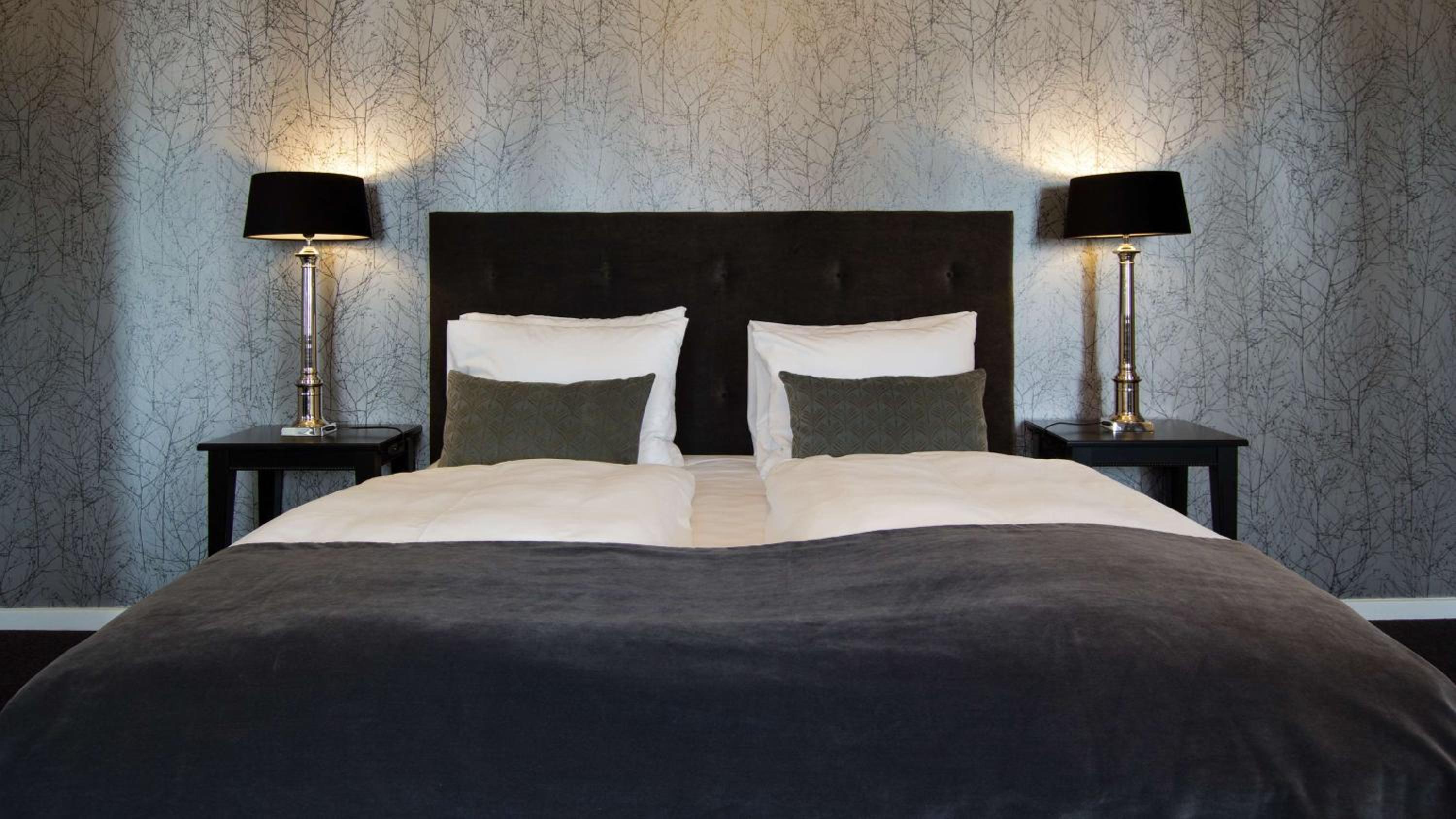 Junior King Suite with Sofa Bed - Photo 4