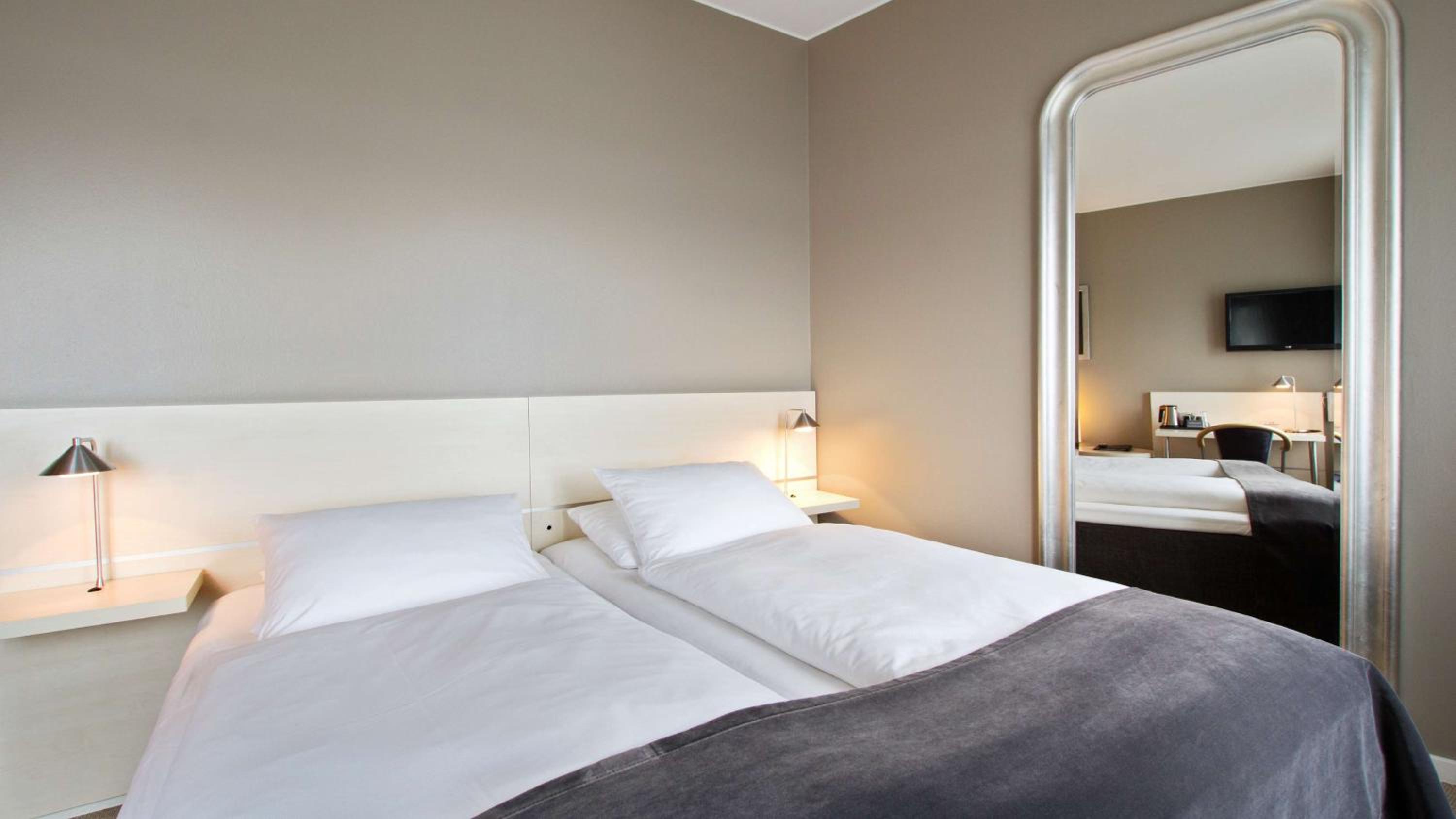 Standard Twin Room - Photo 4