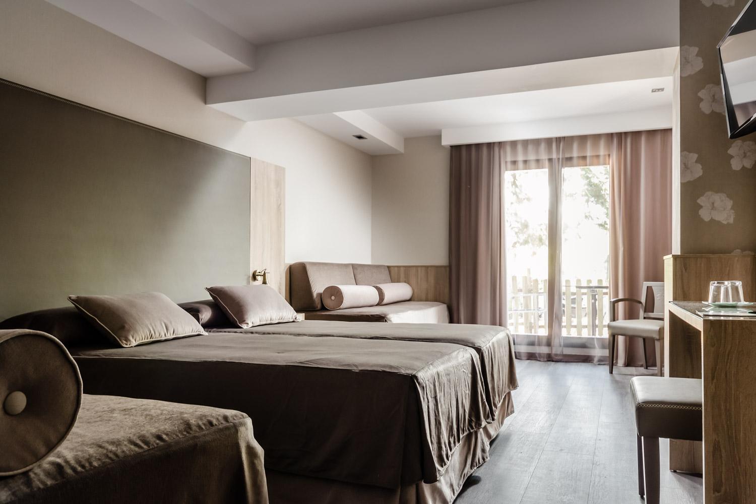 Quadruple Room - Photo 1
