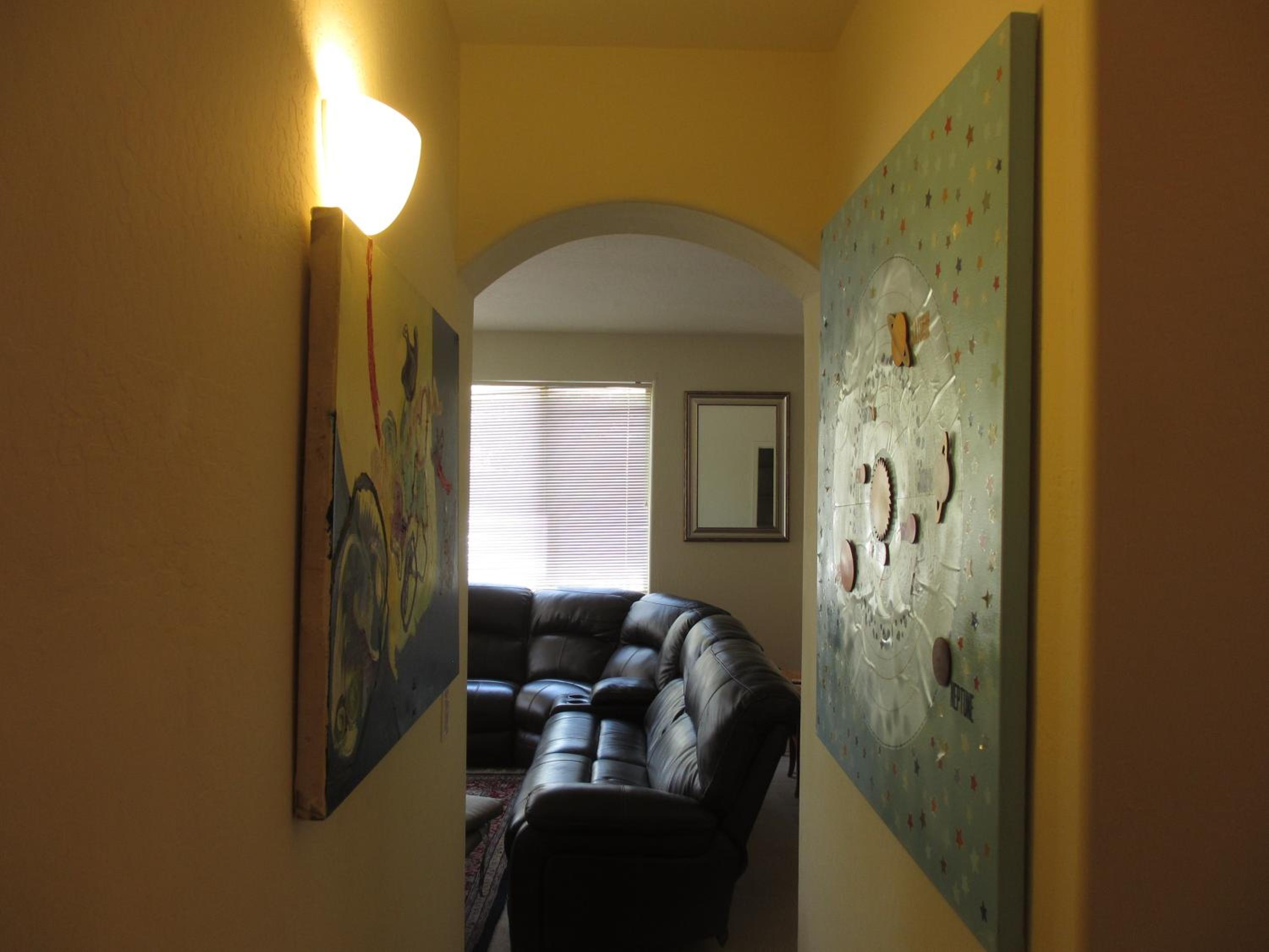 Five-Bedroom House photo 1
