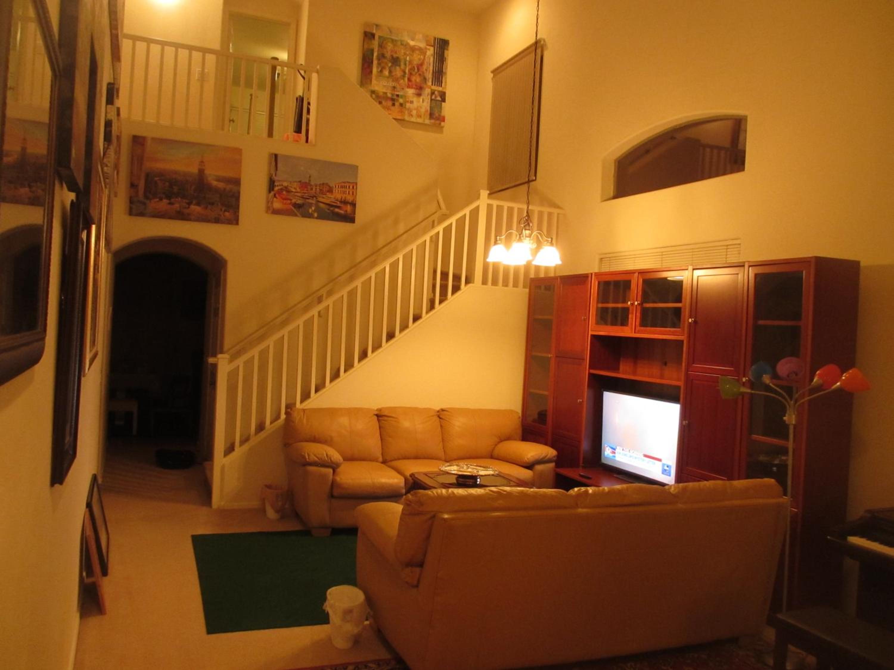 Five-Bedroom House photo 2