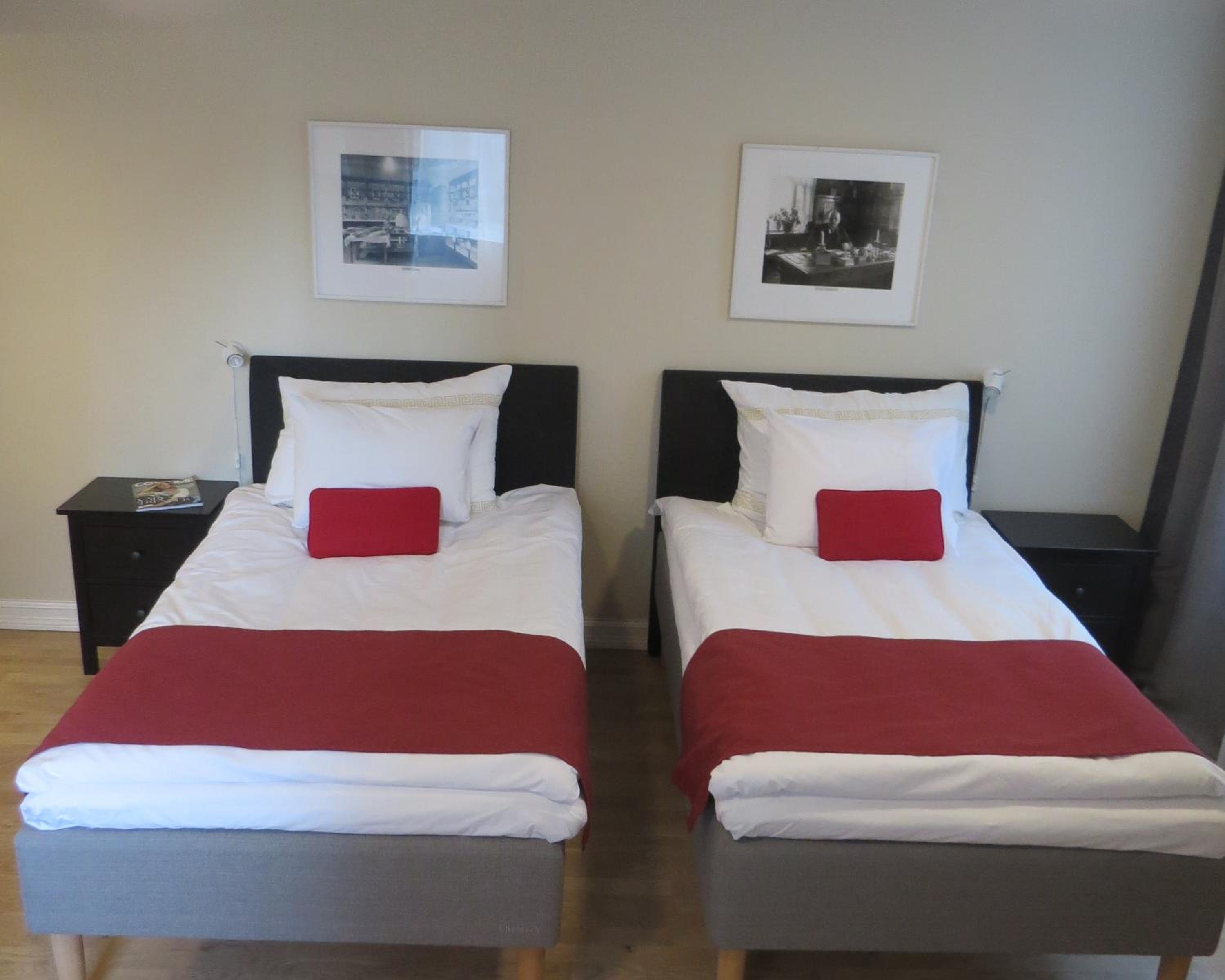 Standard Twin Room - Photo 11