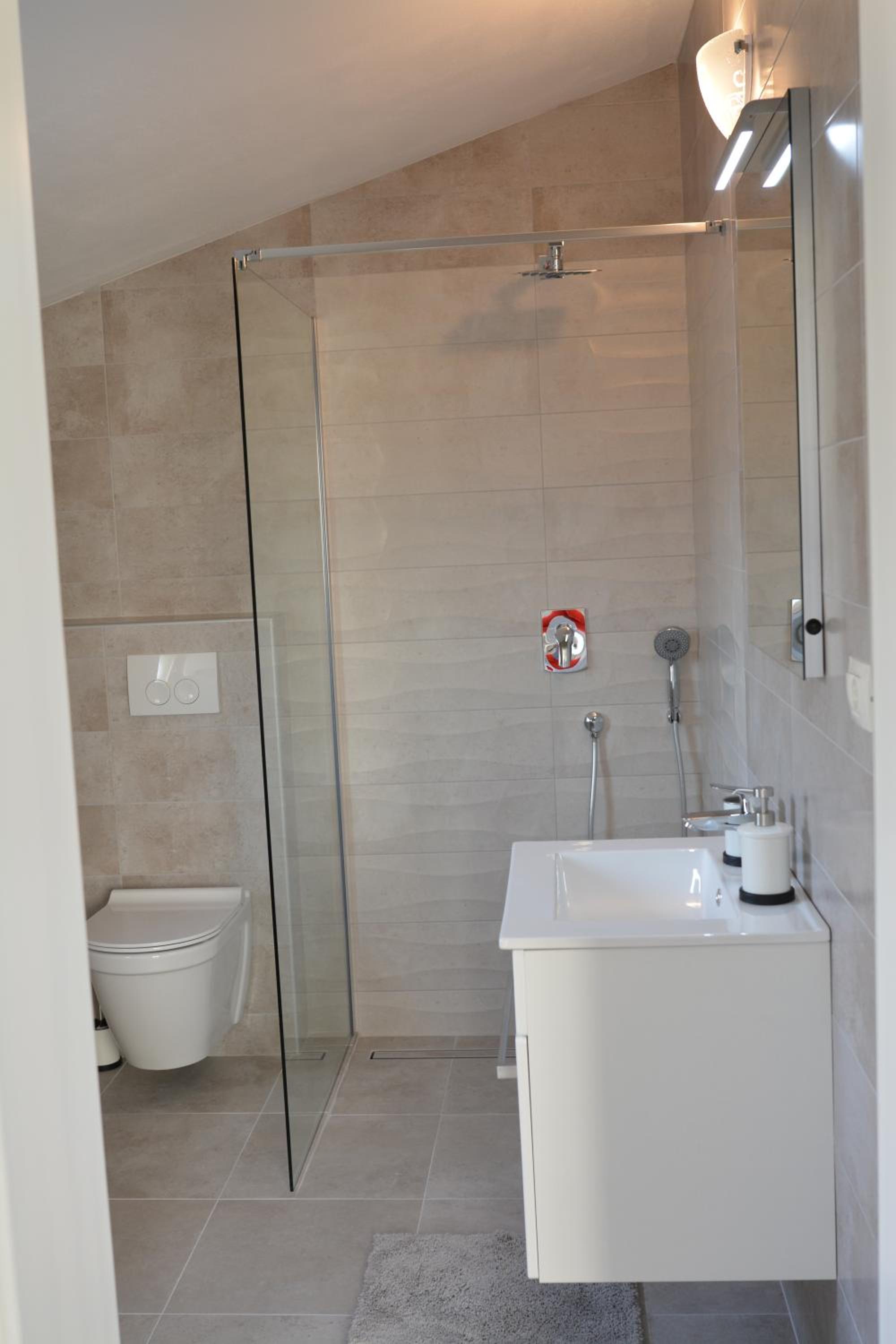 One-Bedroom Apartment - Photo 2