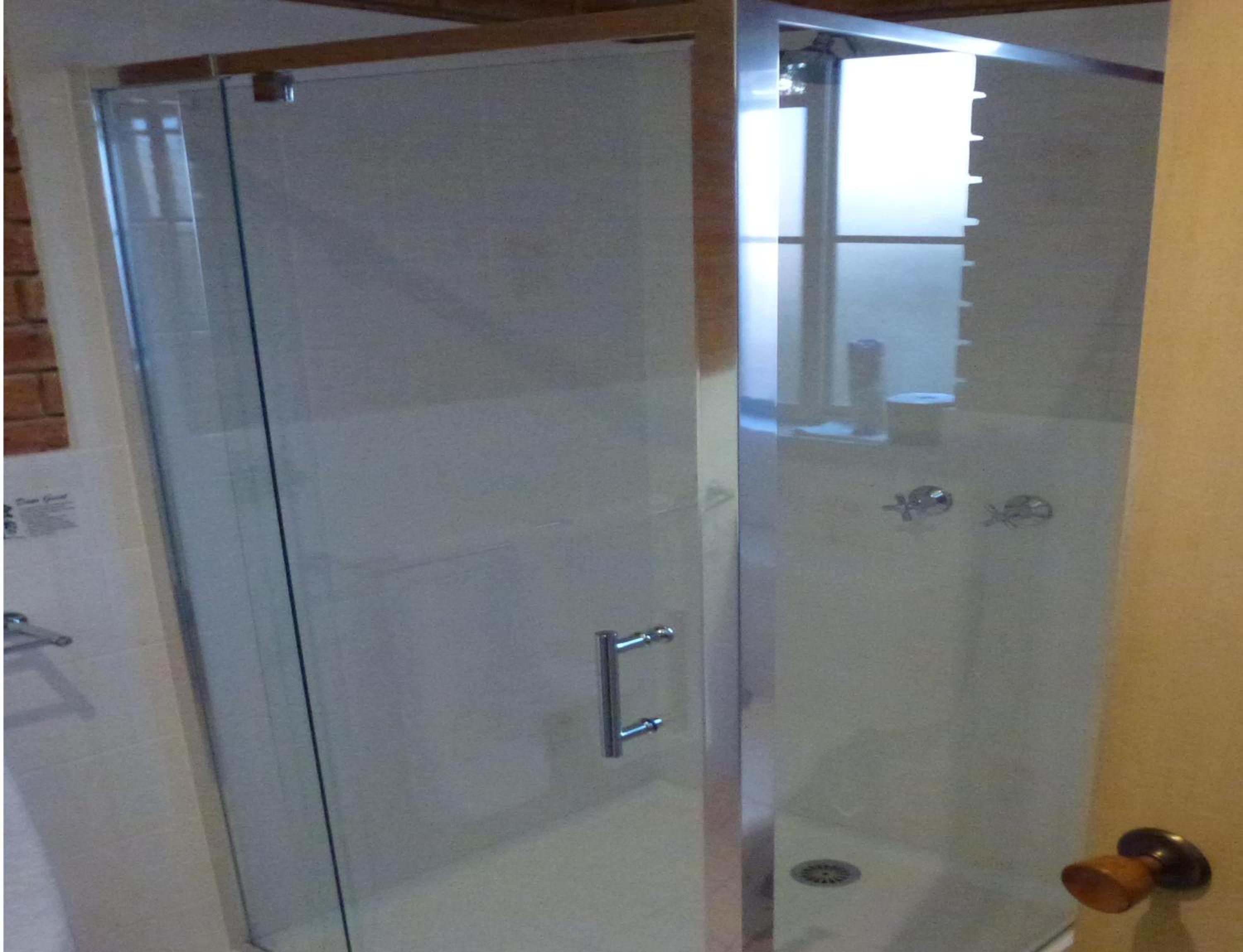 Deluxe Queen Room with Spa Bath photo 3