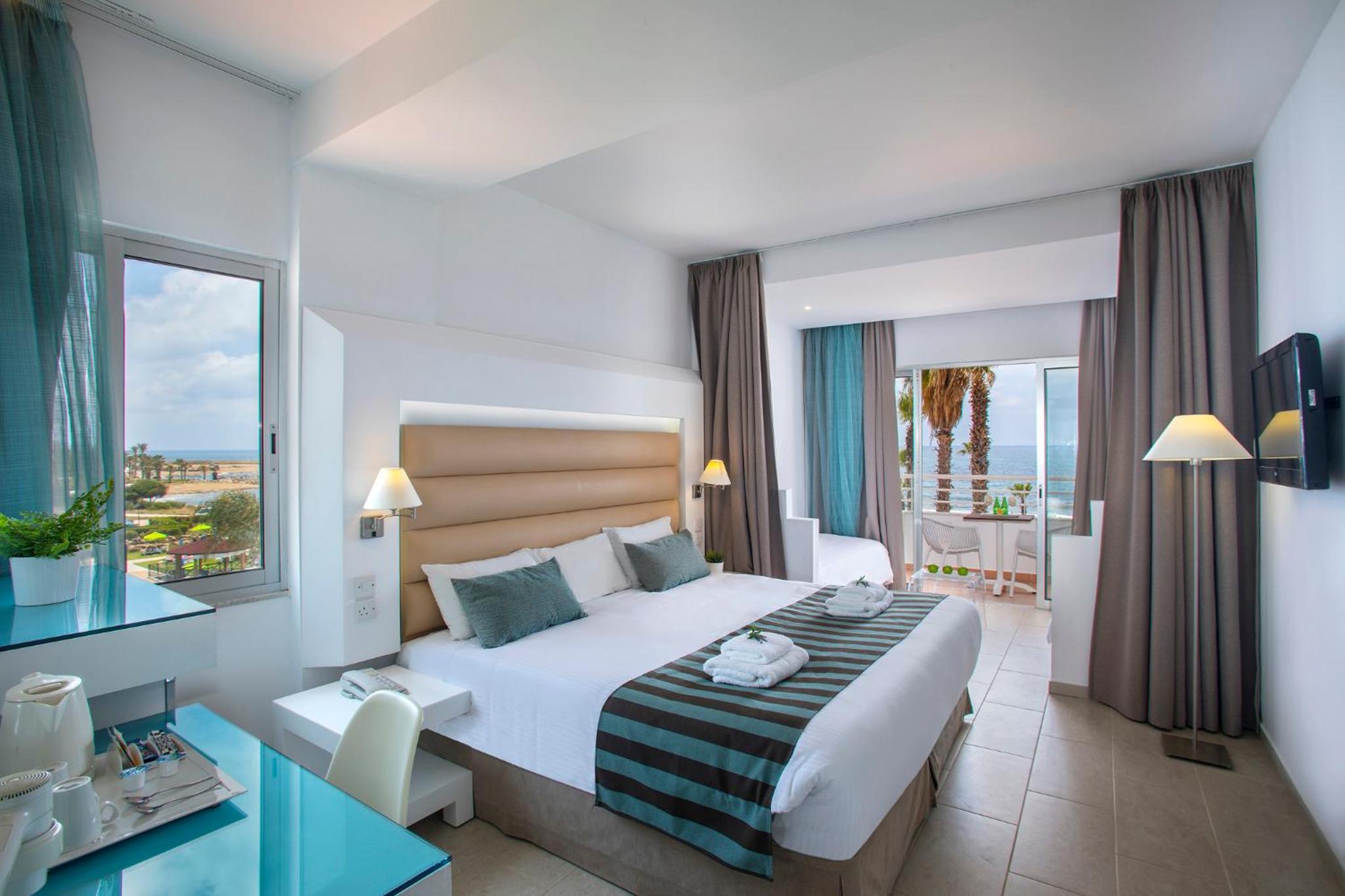 Family Room with Sea View thumbnail 6