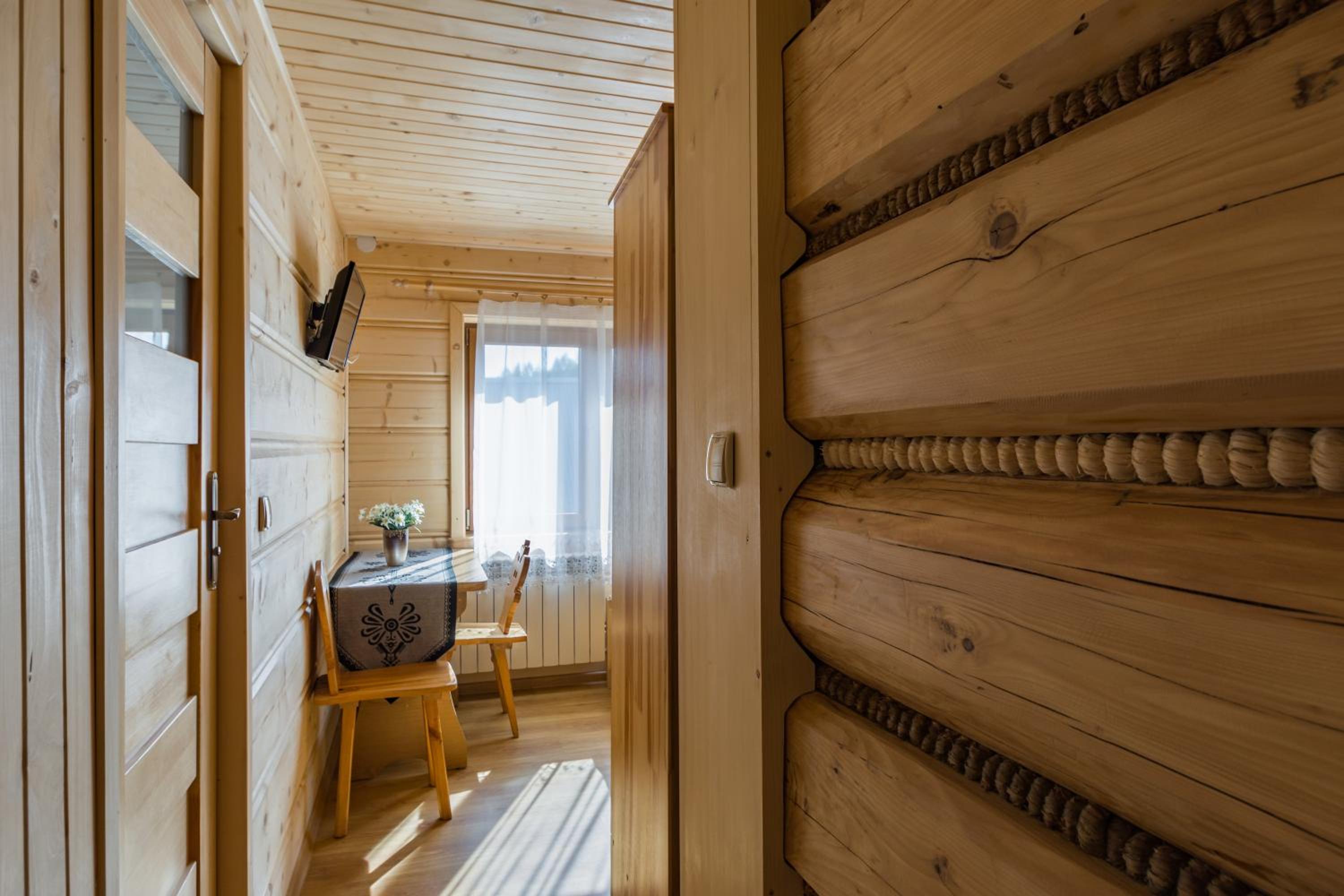 Double or Twin Room with Private Bathroom - Photo 4